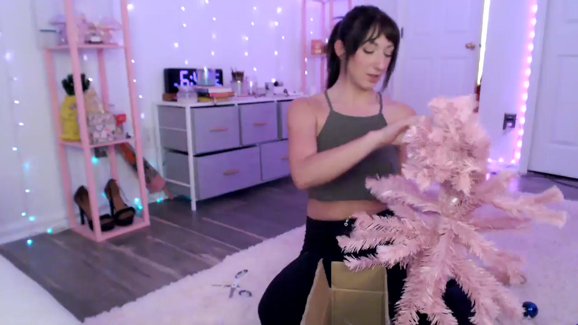 Gallery image thumbnail from AnnaFaux's myfreecams stream on, 12/04/2024, 24:00 image 13 of 20