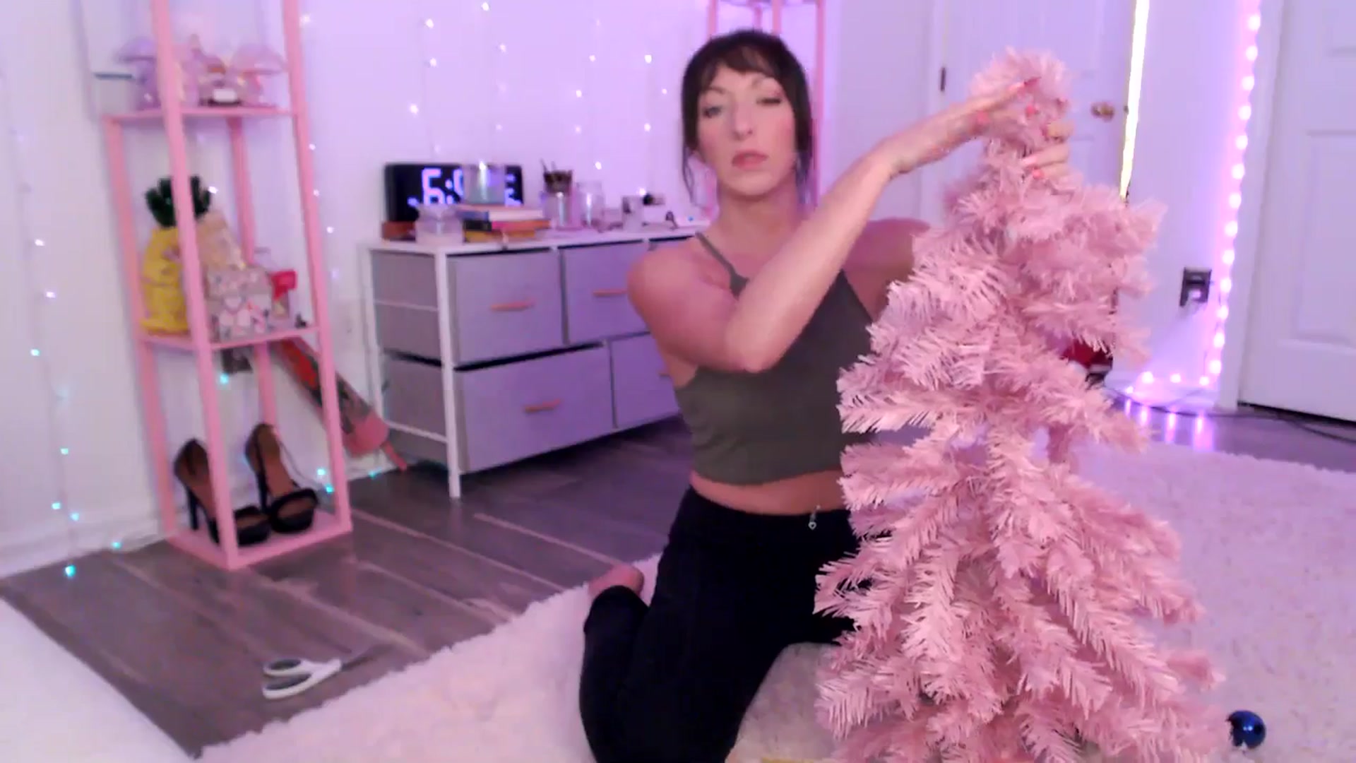 Gallery image thumbnail from AnnaFaux's myfreecams stream on, 12/04/2024, 24:00 image 20 of 20