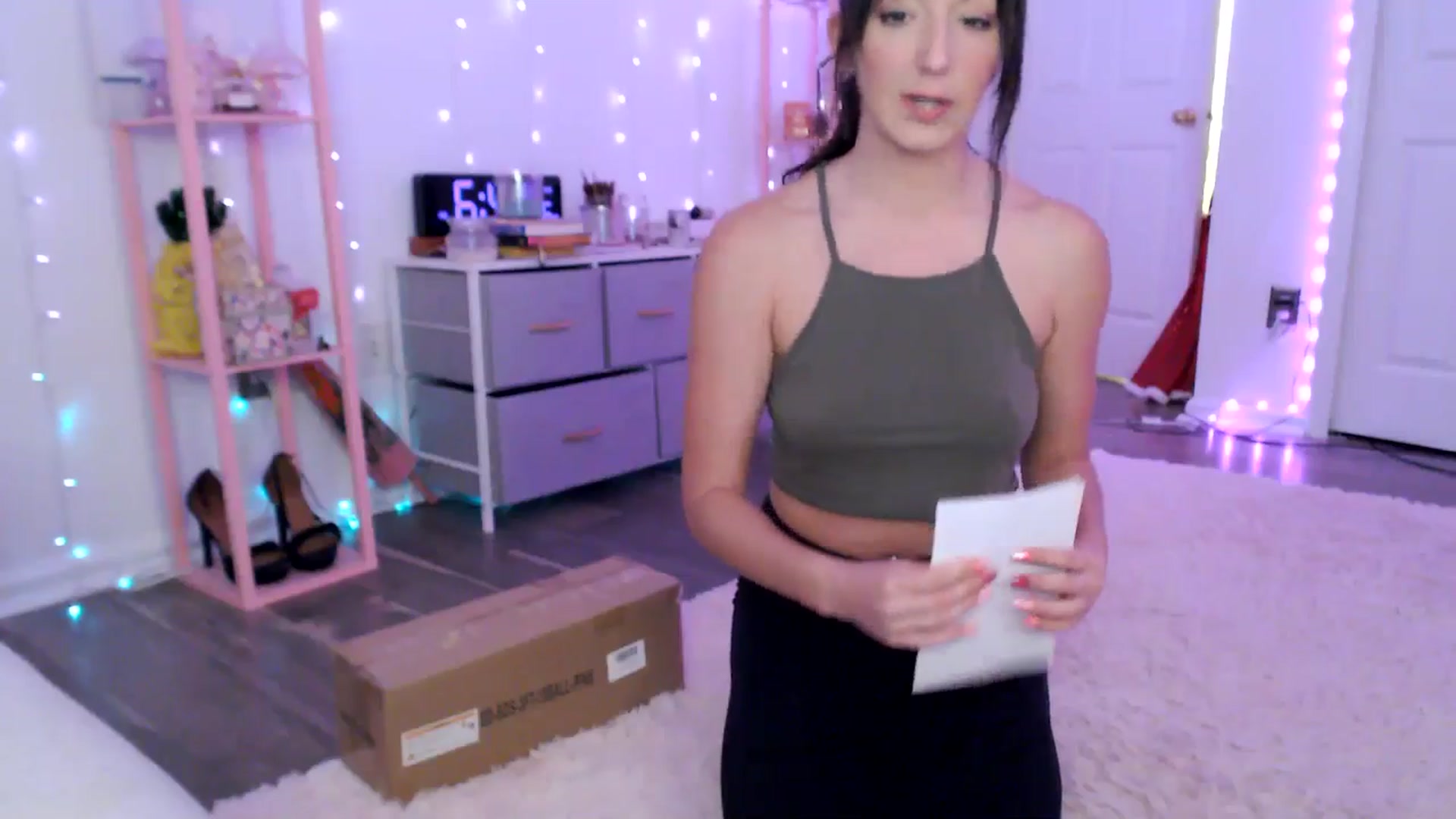 Gallery image thumbnail from AnnaFaux's myfreecams stream on, 12/04/2024, 24:00 image 9 of 20