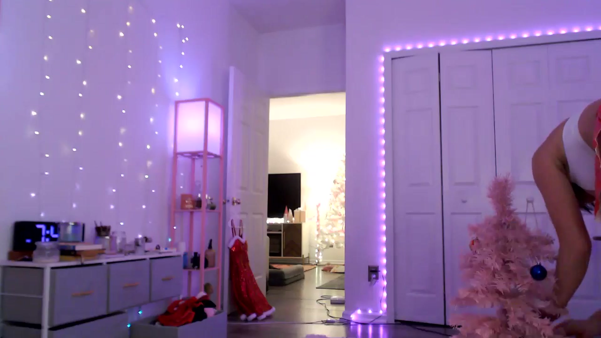 Gallery image thumbnail from AnnaFaux's myfreecams stream on, 12/04/2024, 01:57 image 4 of 20