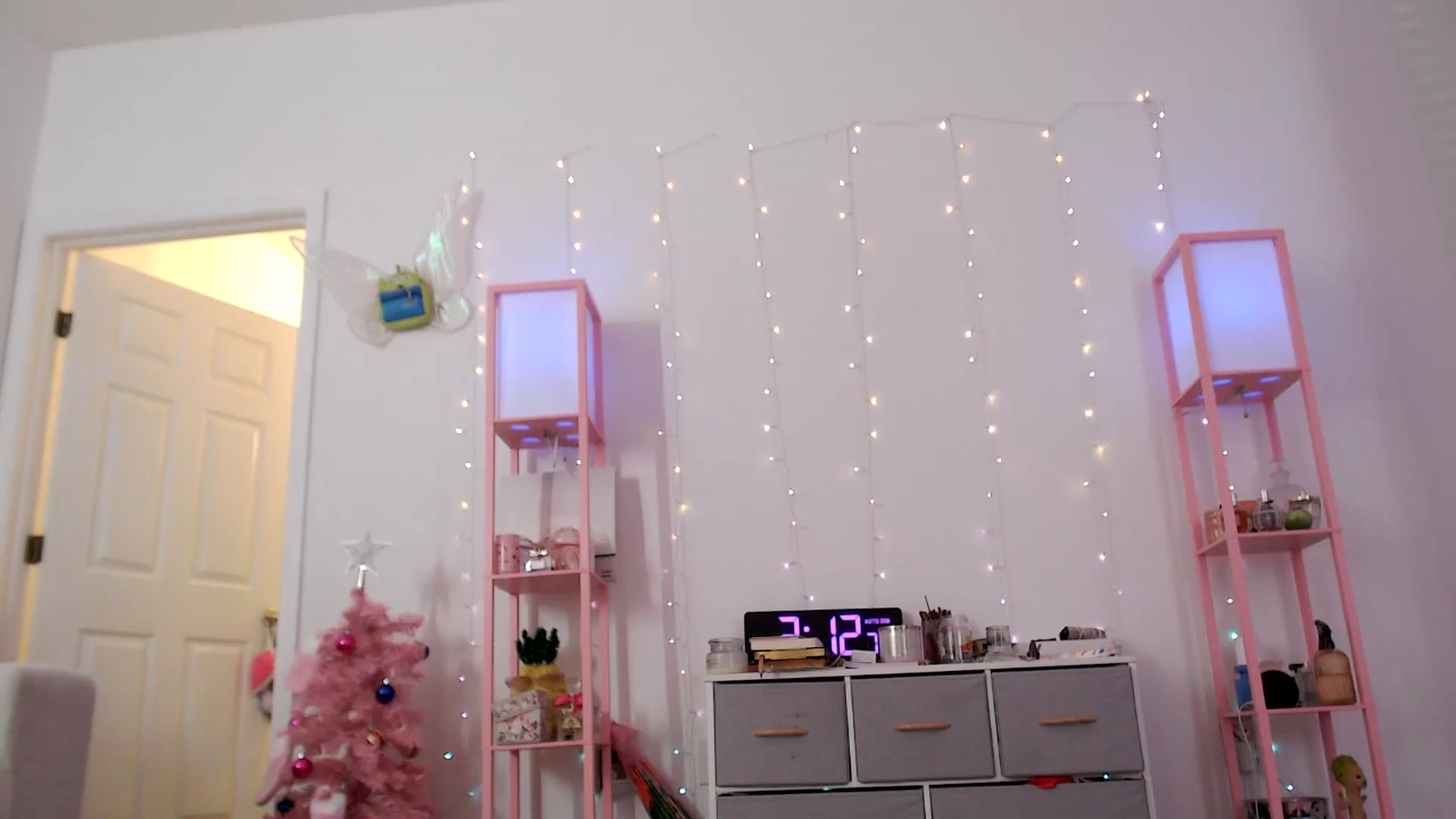Gallery image thumbnail from AnnaFaux's myfreecams stream on, 12/20/2024, 20:35 image 13 of 20