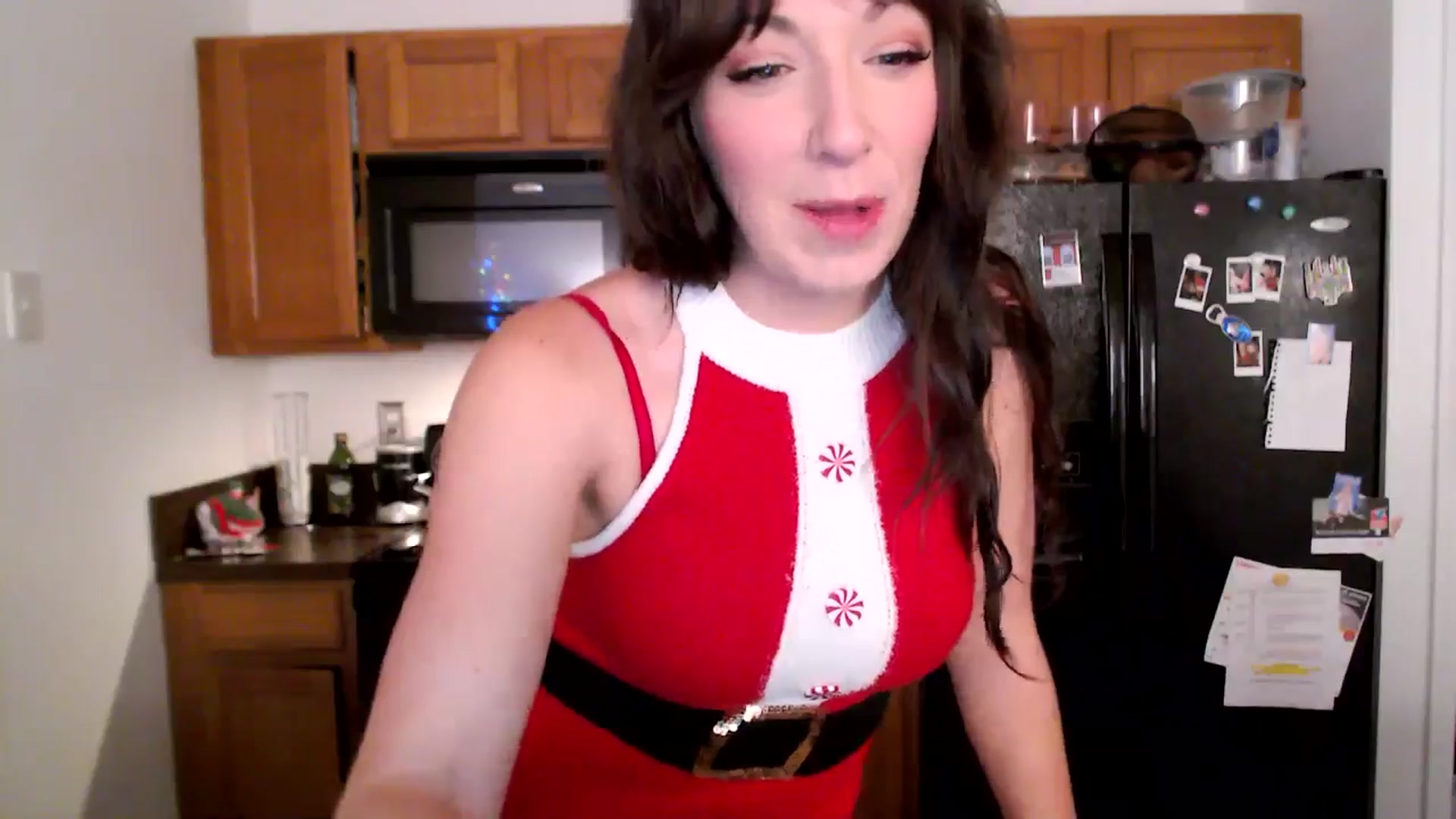 Gallery image thumbnail from AnnaFaux's myfreecams stream on, 12/24/2024, 24:00 image 2 of 20