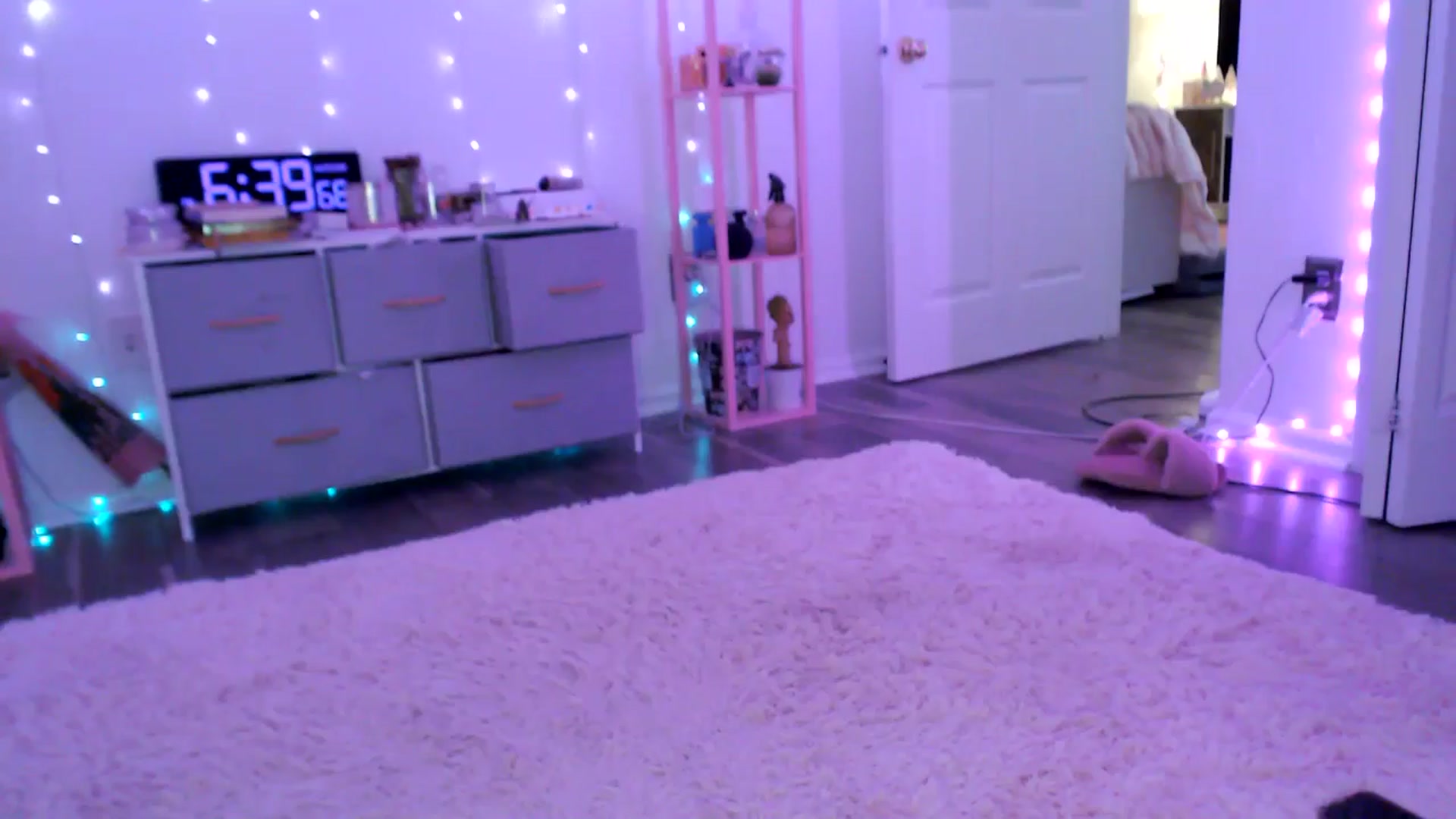 Gallery image thumbnail from AnnaFaux's myfreecams stream on, 12/31/2024, 23:55 image 8 of 20