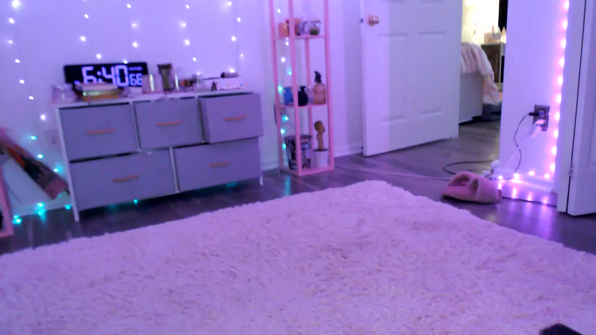 Gallery image thumbnail from AnnaFaux's myfreecams stream on, 12/31/2024, 23:55 image 9 of 20