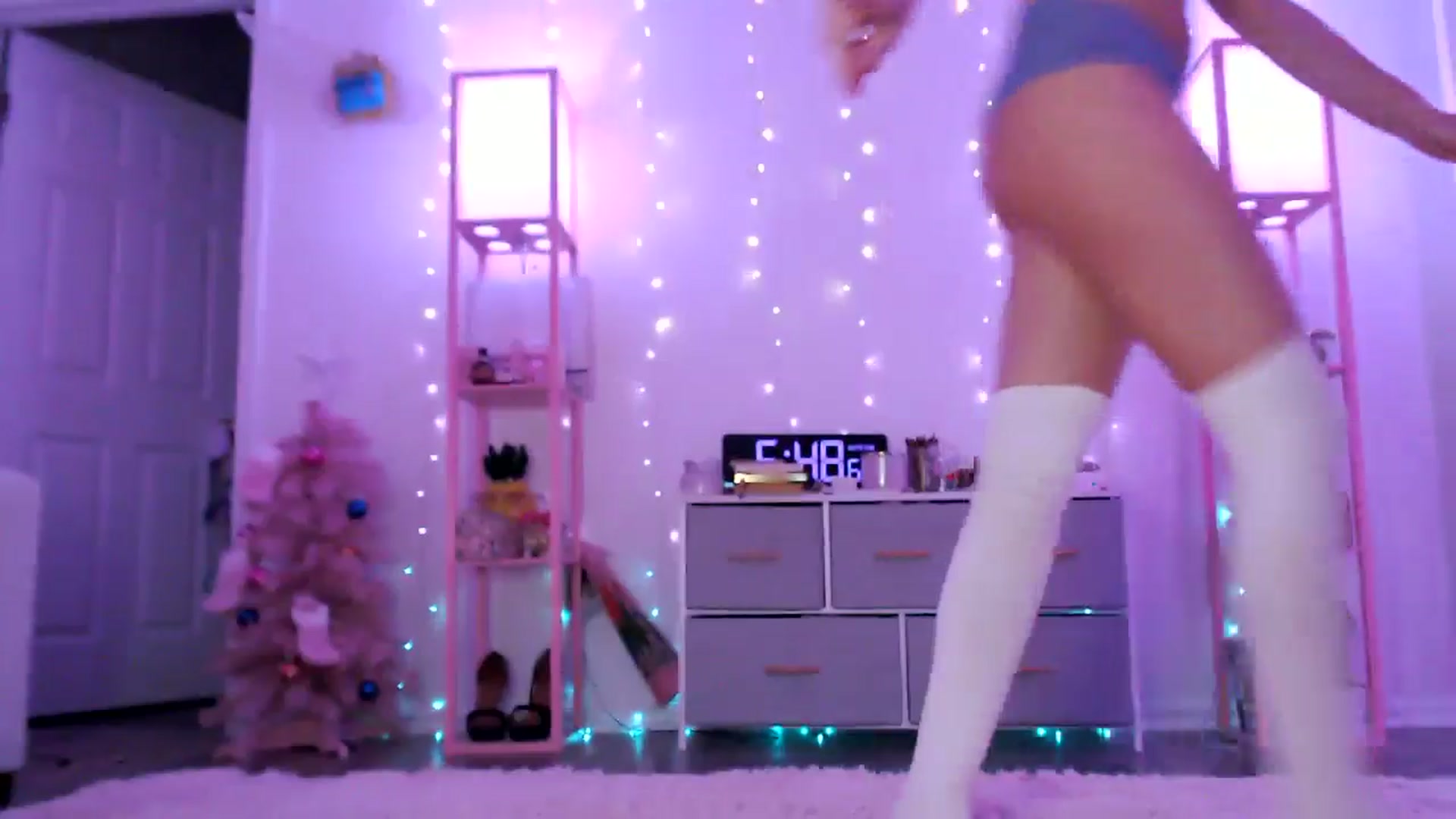 Gallery image thumbnail from AnnaFaux's myfreecams stream on, 01/02/2025, 24:03 image 14 of 20