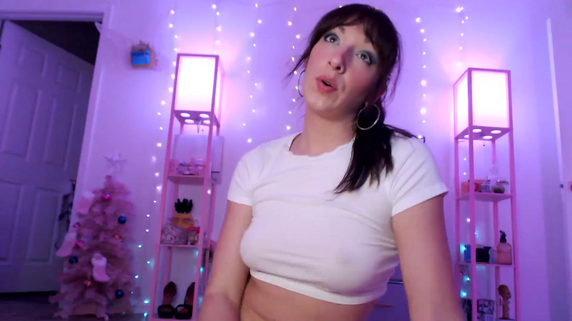 Gallery image thumbnail from AnnaFaux's myfreecams stream on, 01/02/2025, 24:03 image 6 of 20