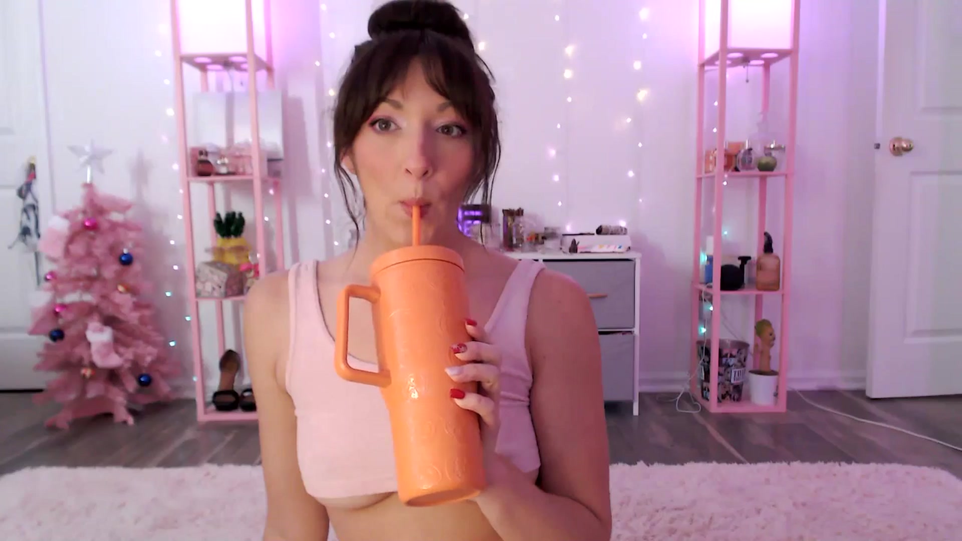 Gallery image thumbnail from AnnaFaux's myfreecams stream on, 01/04/2025, 19:20 image 5 of 20