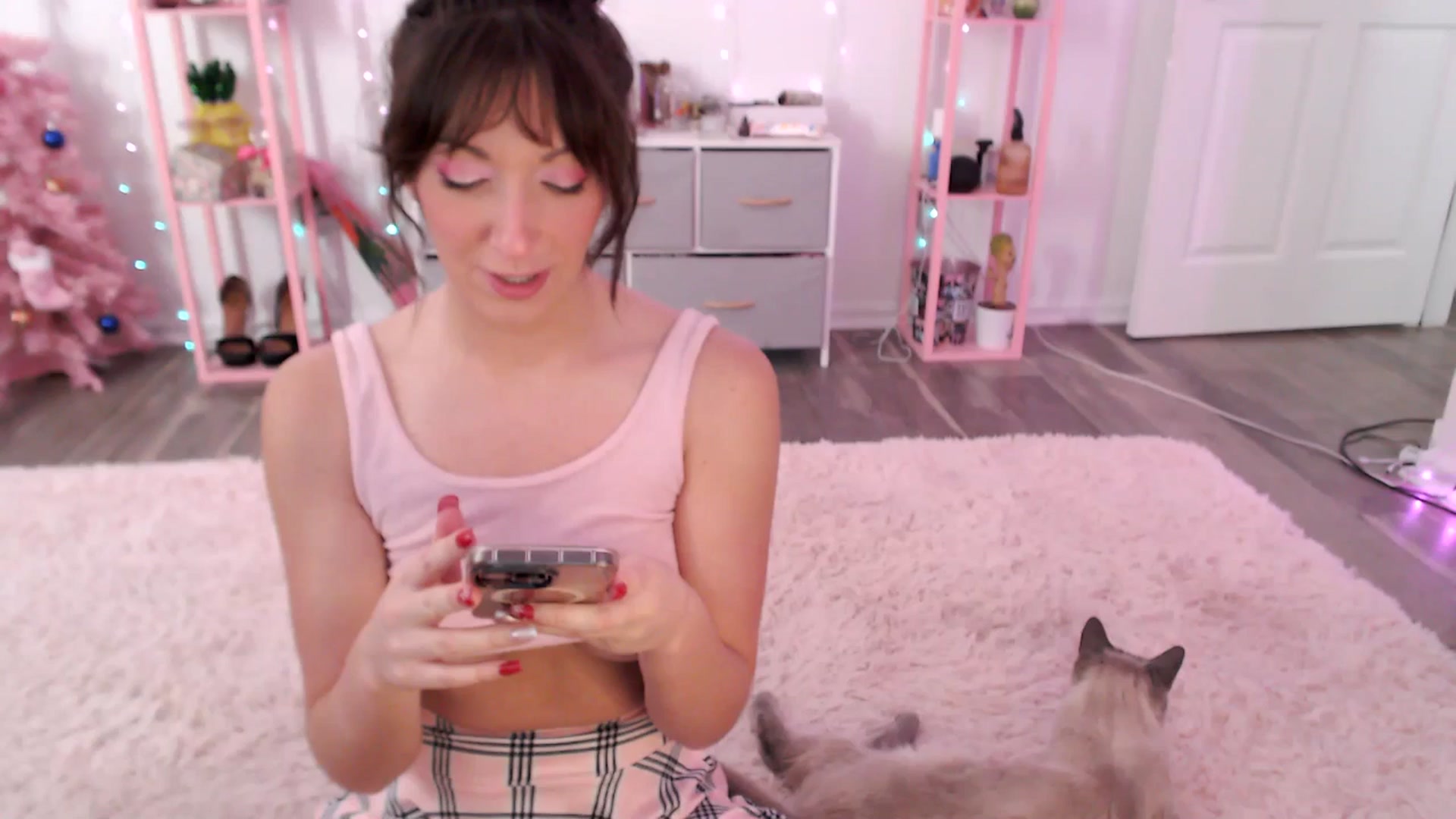 Gallery image thumbnail from AnnaFaux's myfreecams stream on, 01/04/2025, 20:08 image 1 of 20