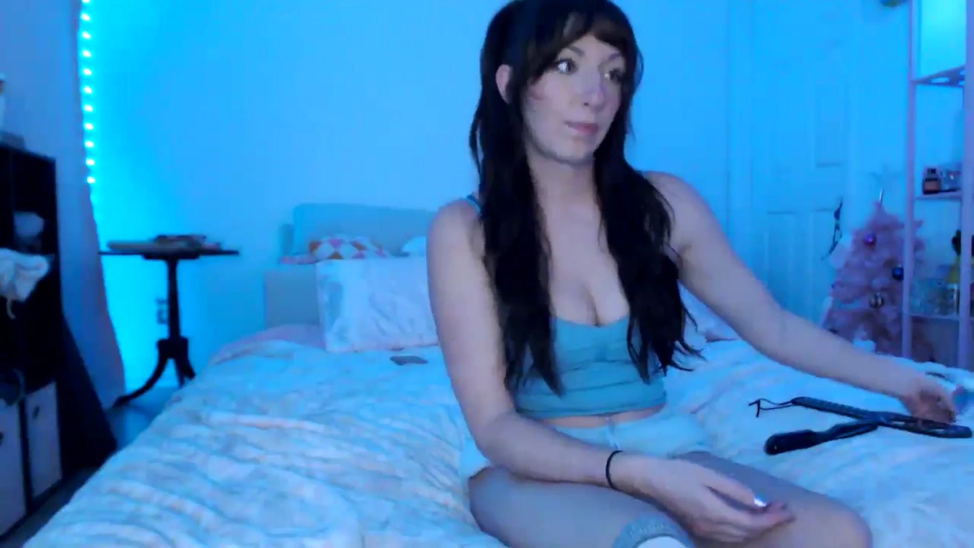 Gallery image thumbnail from AnnaFaux's myfreecams stream on, 01/14/2025, 03:49 image 6 of 20