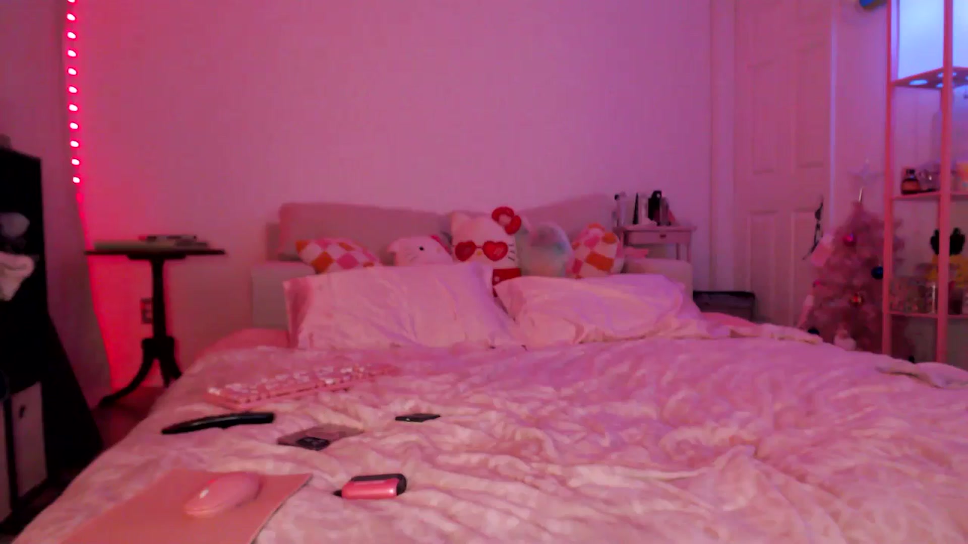 Gallery image thumbnail from AnnaFaux's myfreecams stream on, 01/14/2025, 03:49 image 16 of 20