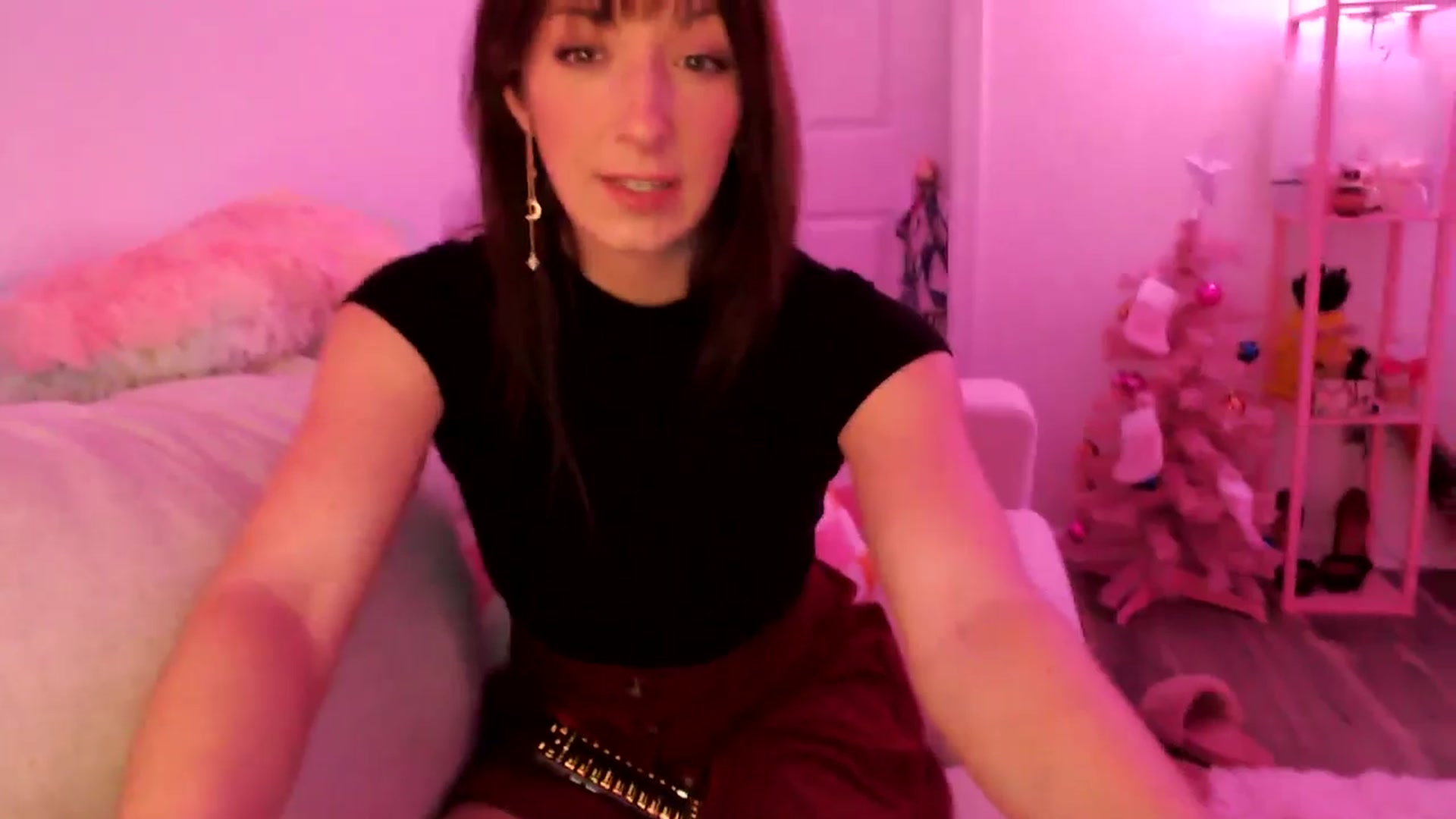 Gallery image thumbnail from AnnaFaux's myfreecams stream on, 01/26/2025, 05:44 image 2 of 20