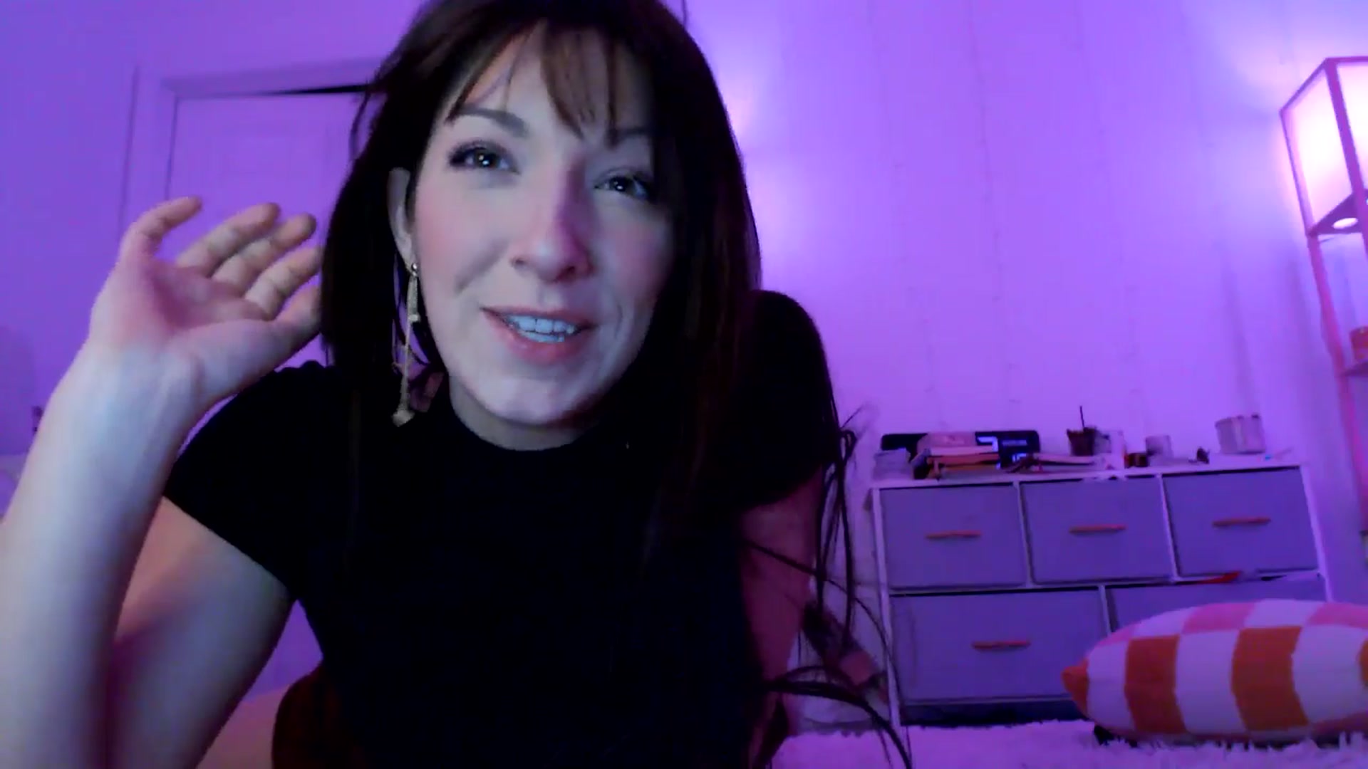 Gallery image thumbnail from AnnaFaux's myfreecams stream on, 01/26/2025, 06:29 image 16 of 20