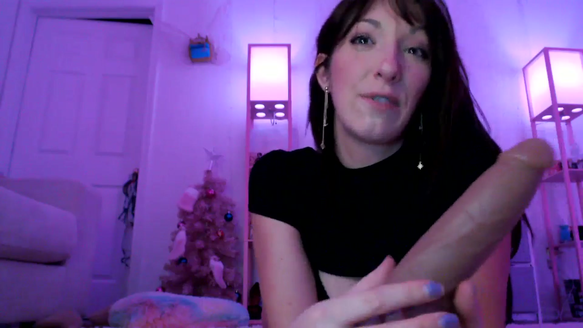 Gallery image thumbnail from AnnaFaux's myfreecams stream on, 01/26/2025, 06:29 image 6 of 20