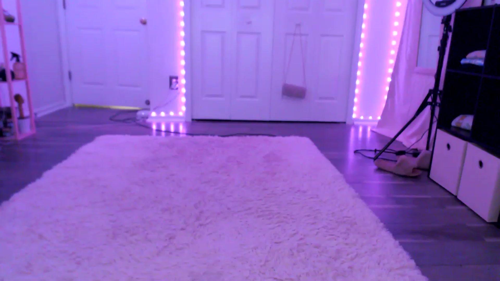Gallery image thumbnail from AnnaFaux's myfreecams stream on, 01/28/2025, 01:43 image 15 of 20