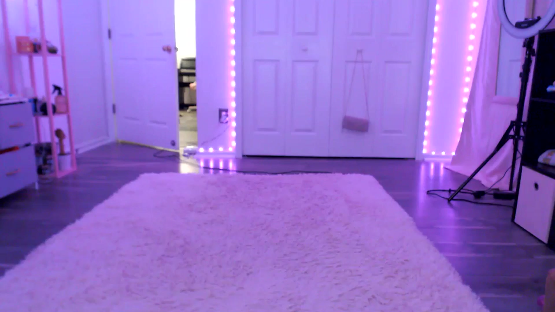Gallery image thumbnail from AnnaFaux's myfreecams stream on, 01/28/2025, 03:35 image 8 of 20