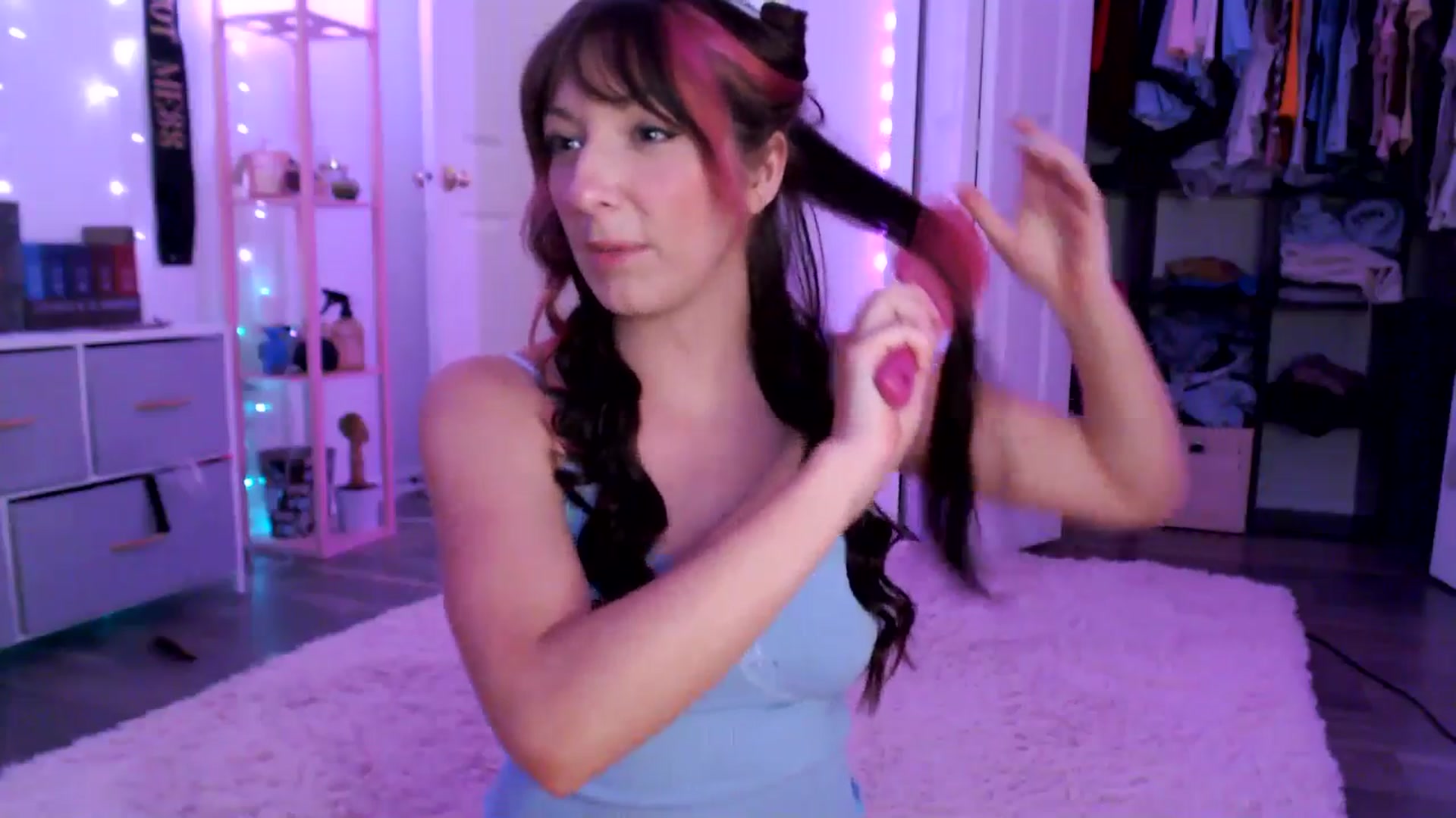 Gallery image thumbnail from AnnaFaux's myfreecams stream on, 02/24/2025, 01:17 image 6 of 20
