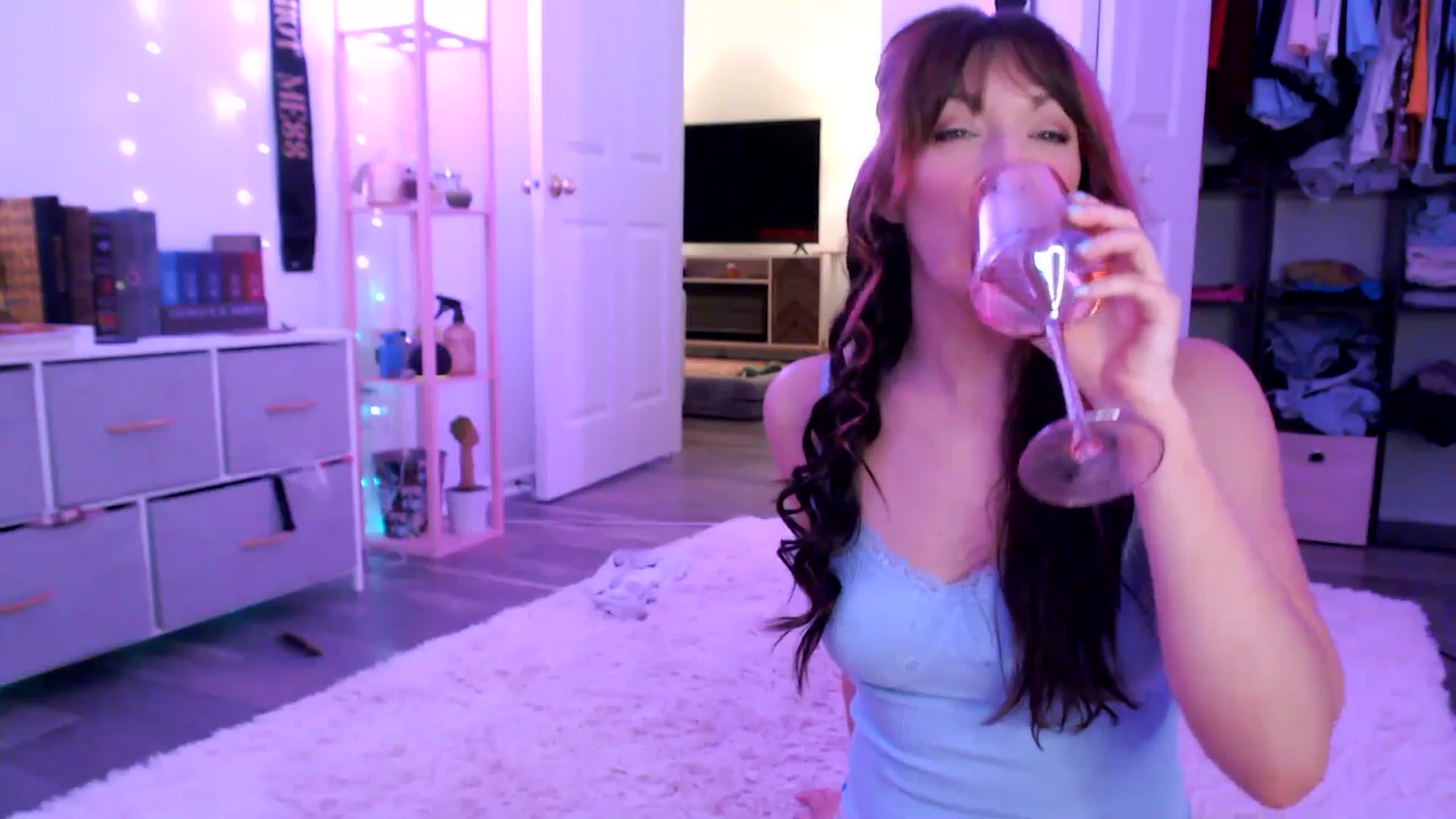 Gallery image thumbnail from AnnaFaux's myfreecams stream on, 02/24/2025, 01:17 image 4 of 20