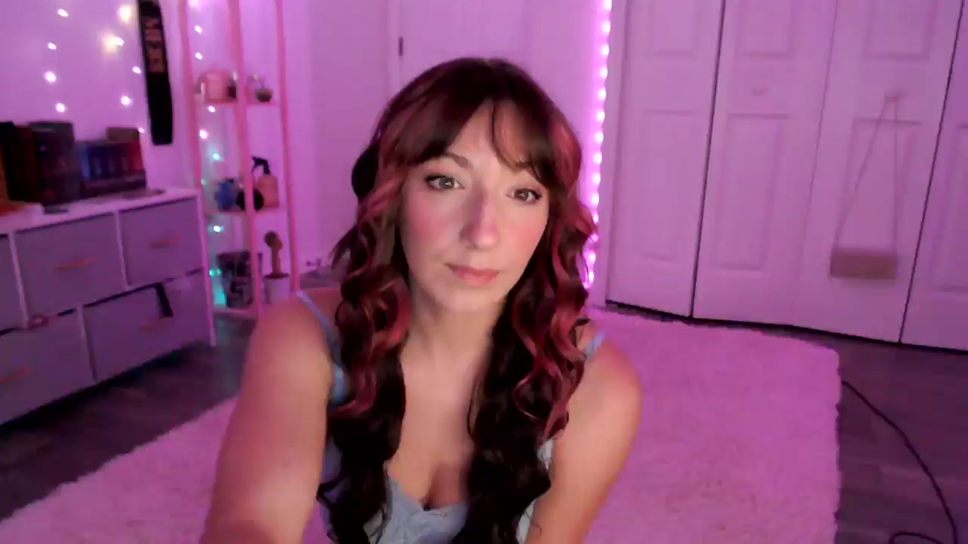 Gallery image thumbnail from AnnaFaux's myfreecams stream on, 02/24/2025, 02:19 image 1 of 20
