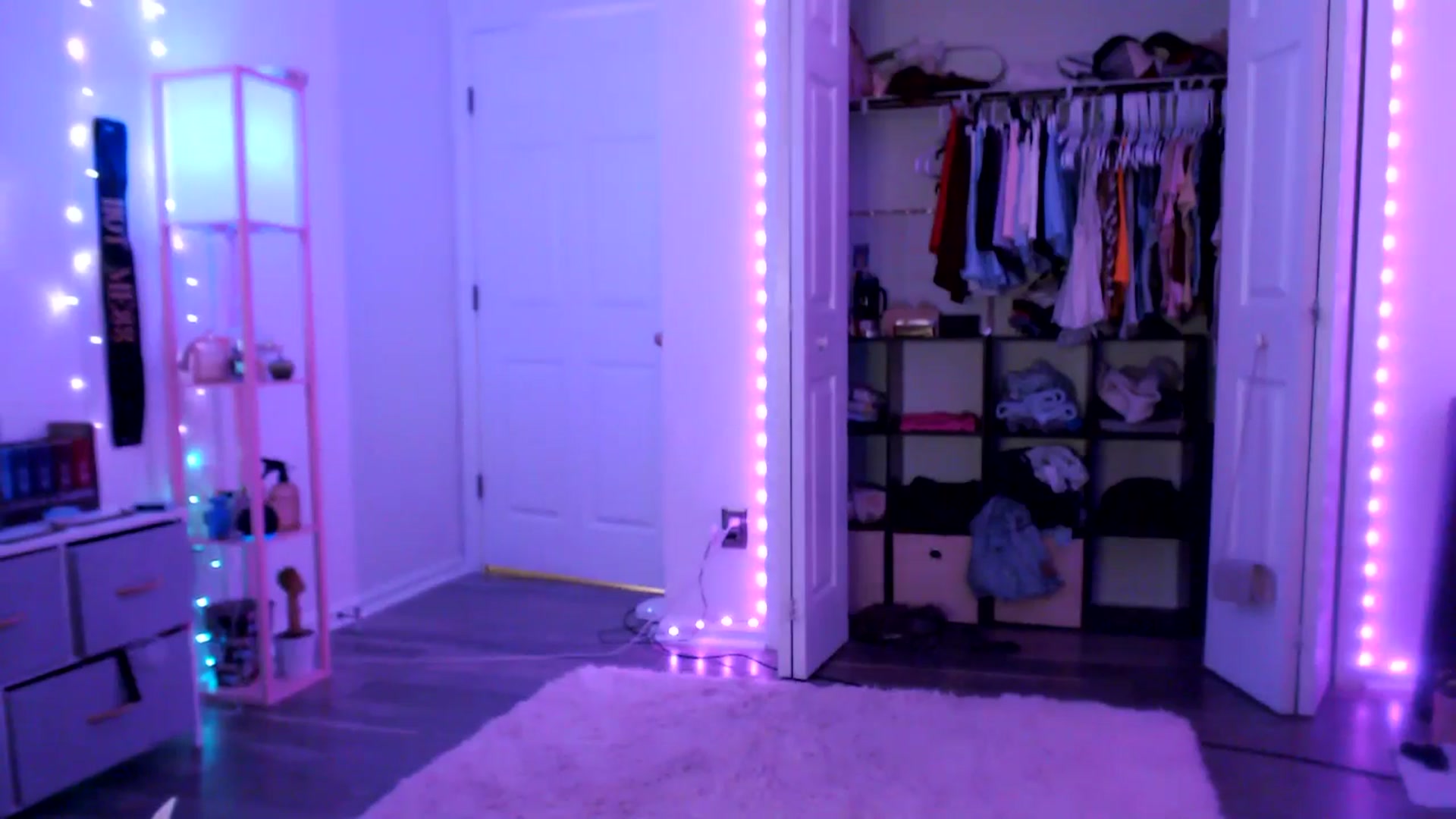 Gallery image thumbnail from AnnaFaux's myfreecams stream on, 02/26/2025, 02:50 image 6 of 20