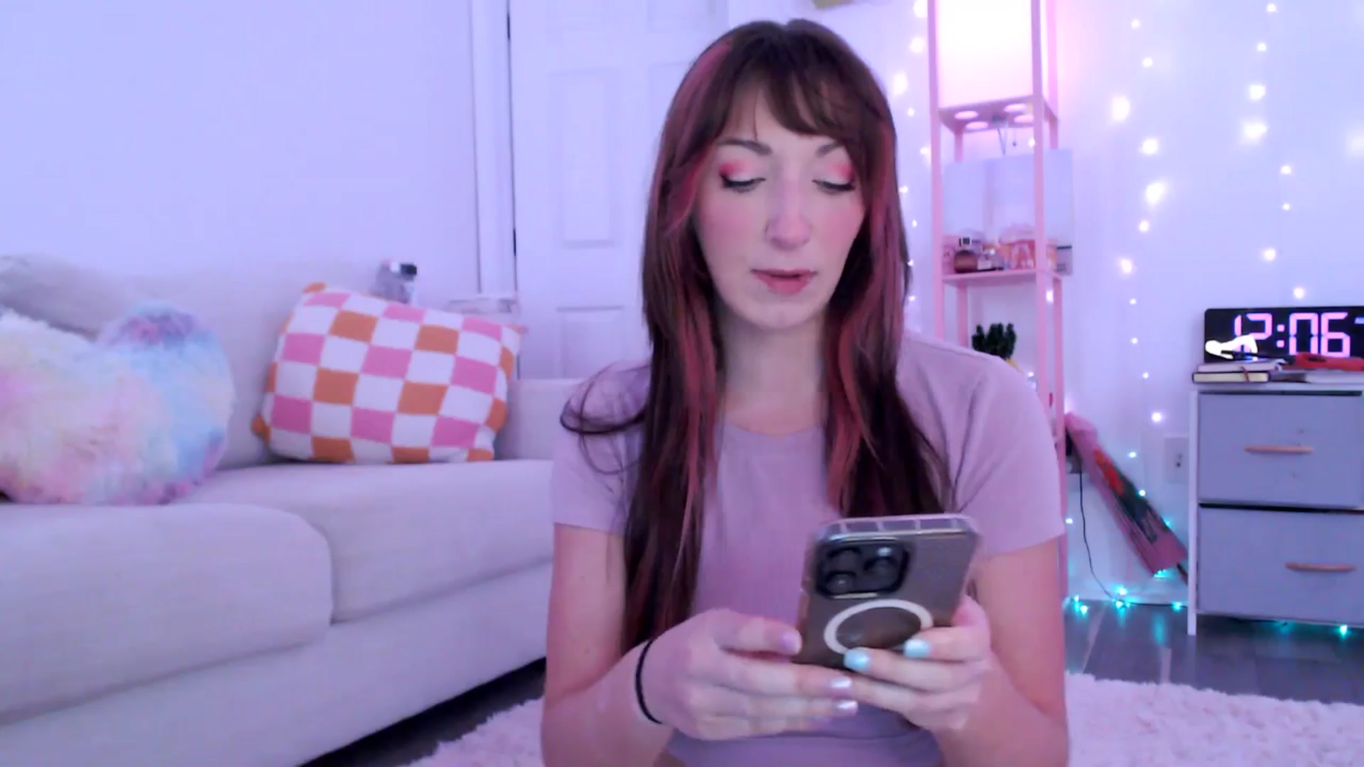 Gallery image thumbnail from AnnaFaux's myfreecams stream on, 03/08/2025, 17:24 image 3 of 20