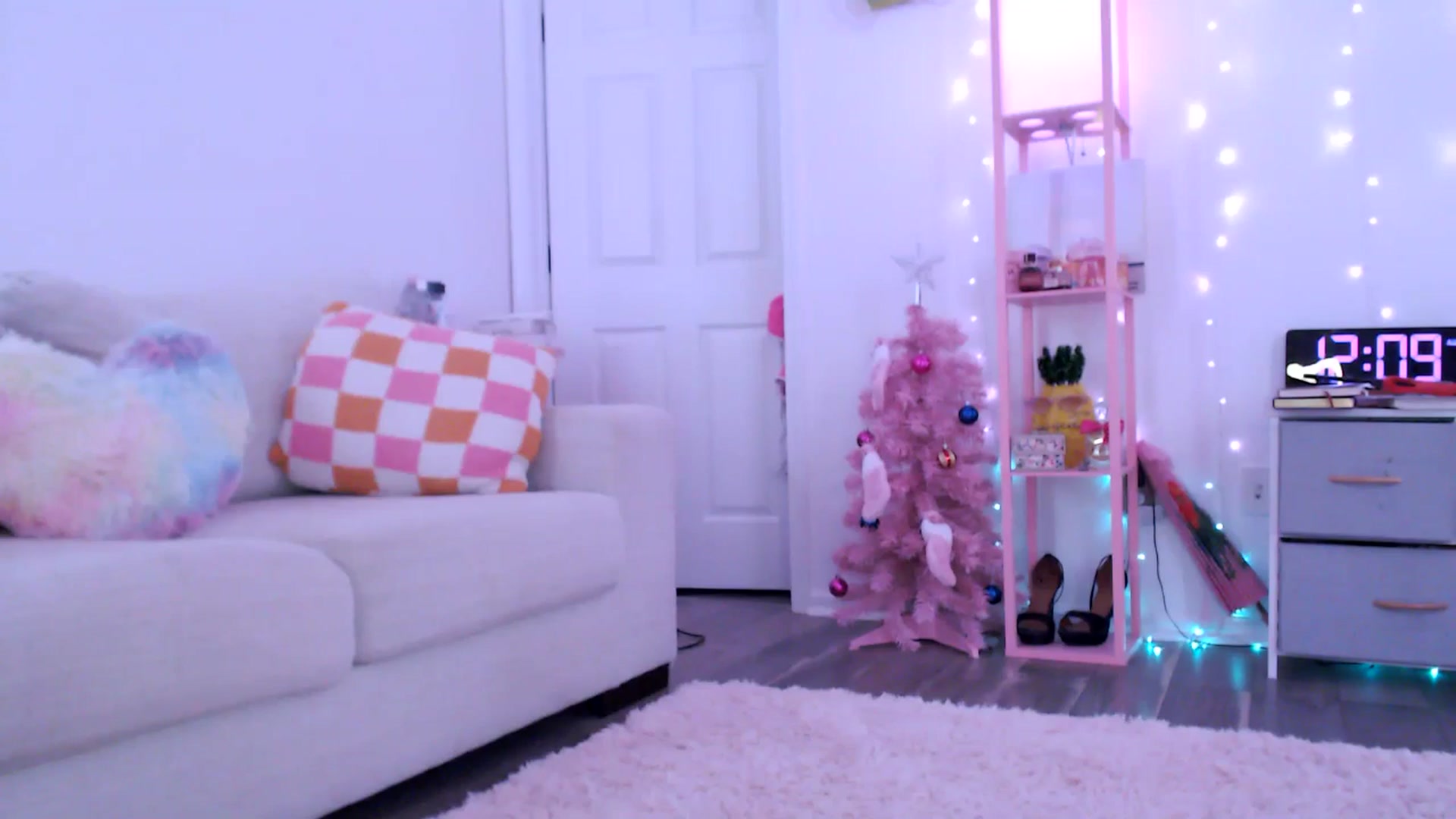 Gallery image thumbnail from AnnaFaux's myfreecams stream on, 03/08/2025, 17:24 image 6 of 20