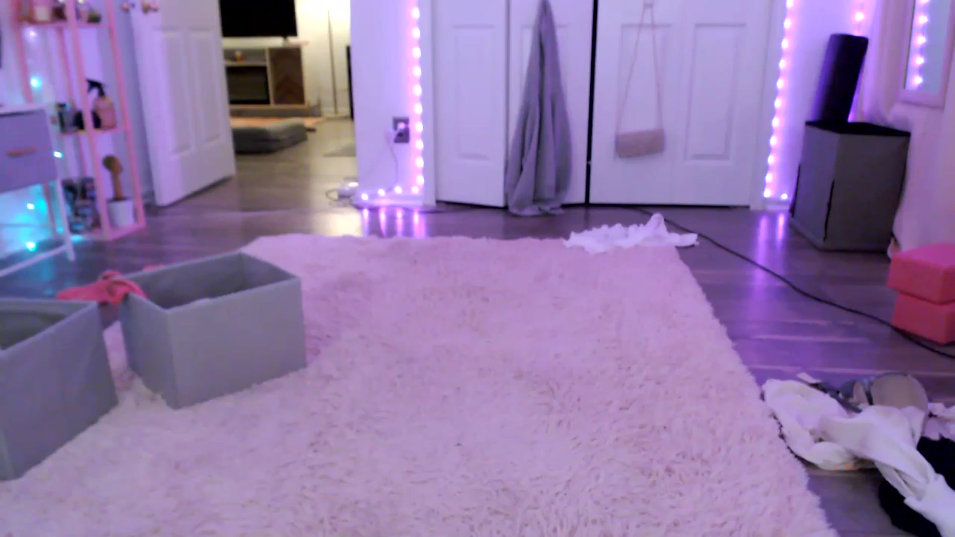 Gallery image thumbnail from AnnaFaux's myfreecams stream on, 03/13/2025, 24:03 image 15 of 20