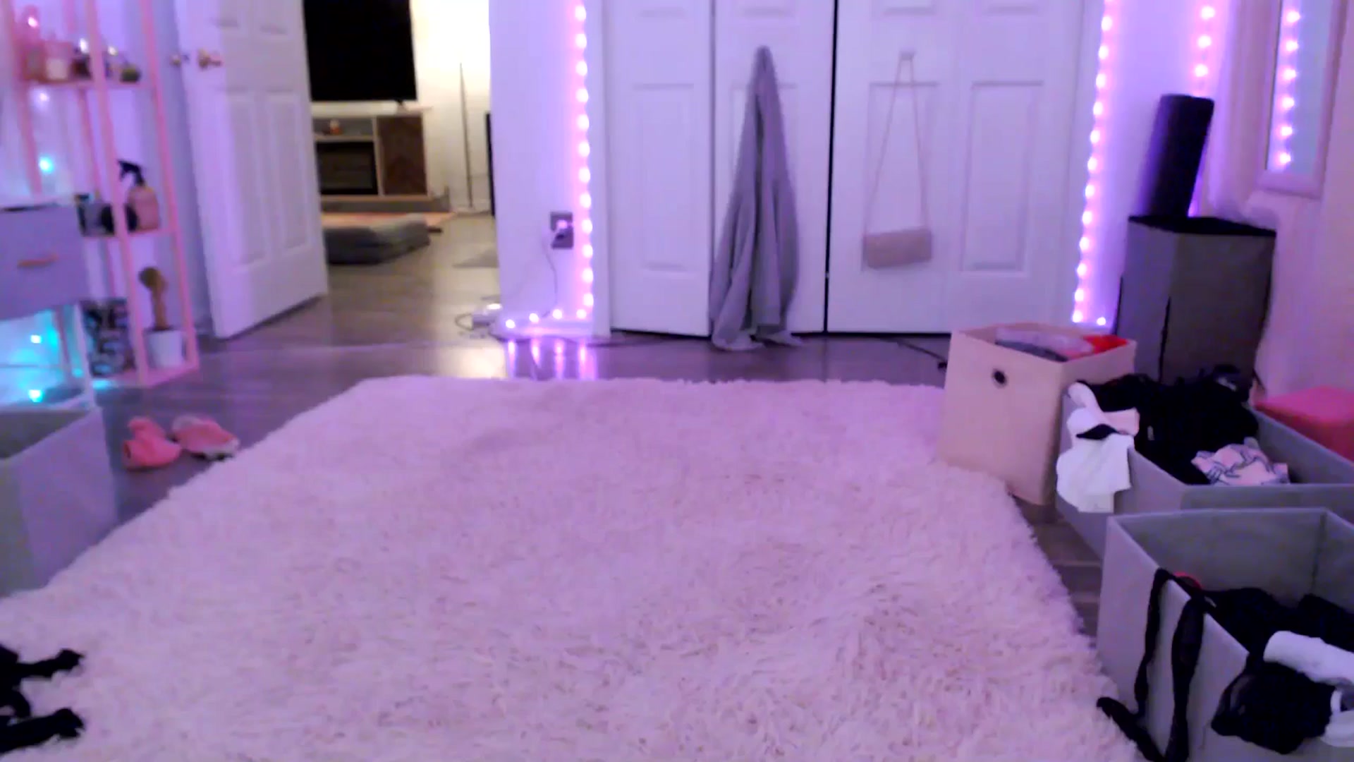 Gallery image thumbnail from AnnaFaux's myfreecams stream on, 03/13/2025, 02:59 image 12 of 20