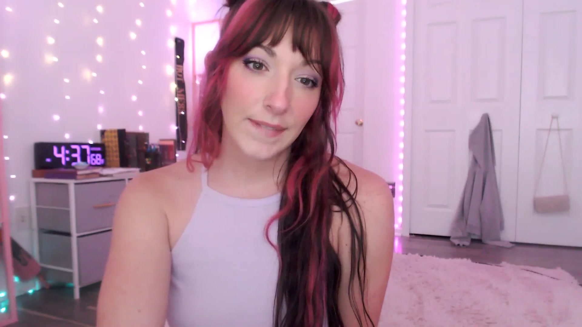 Gallery image thumbnail from AnnaFaux's myfreecams stream on, 03/14/2025, 21:49 image 7 of 20
