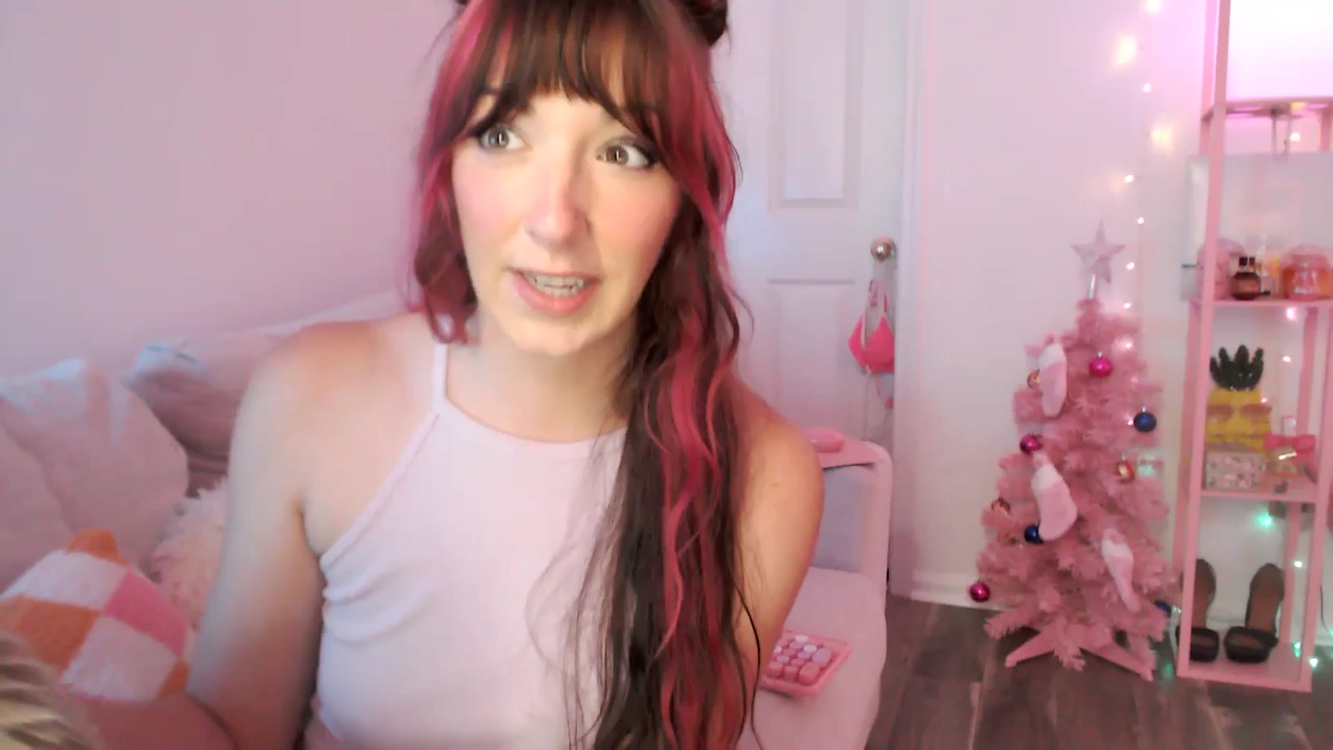 Gallery image thumbnail from AnnaFaux's myfreecams stream on, 03/14/2025, 21:49 image 14 of 20