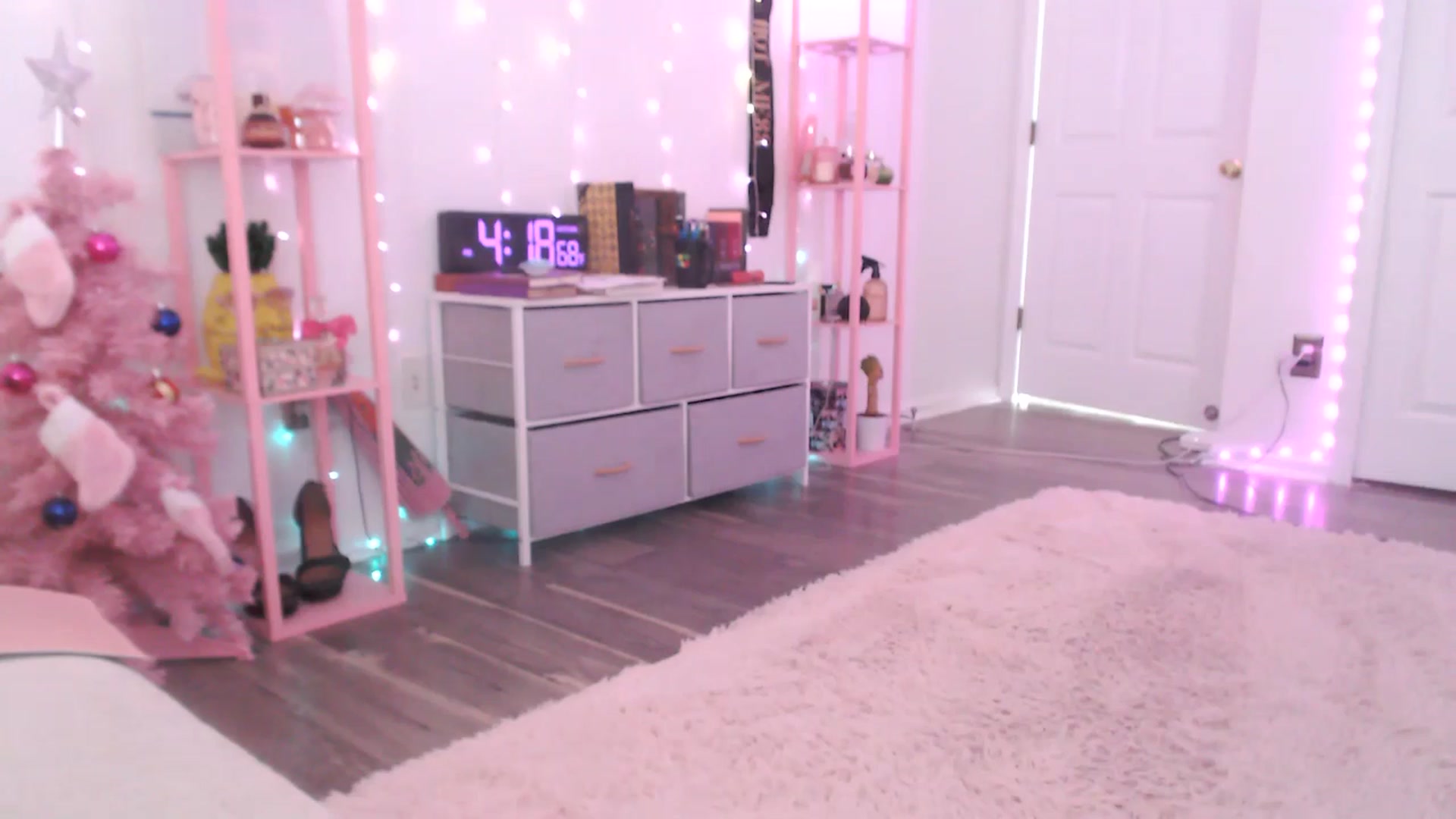 Gallery image thumbnail from AnnaFaux's myfreecams stream on, 03/14/2025, 21:49 image 3 of 20