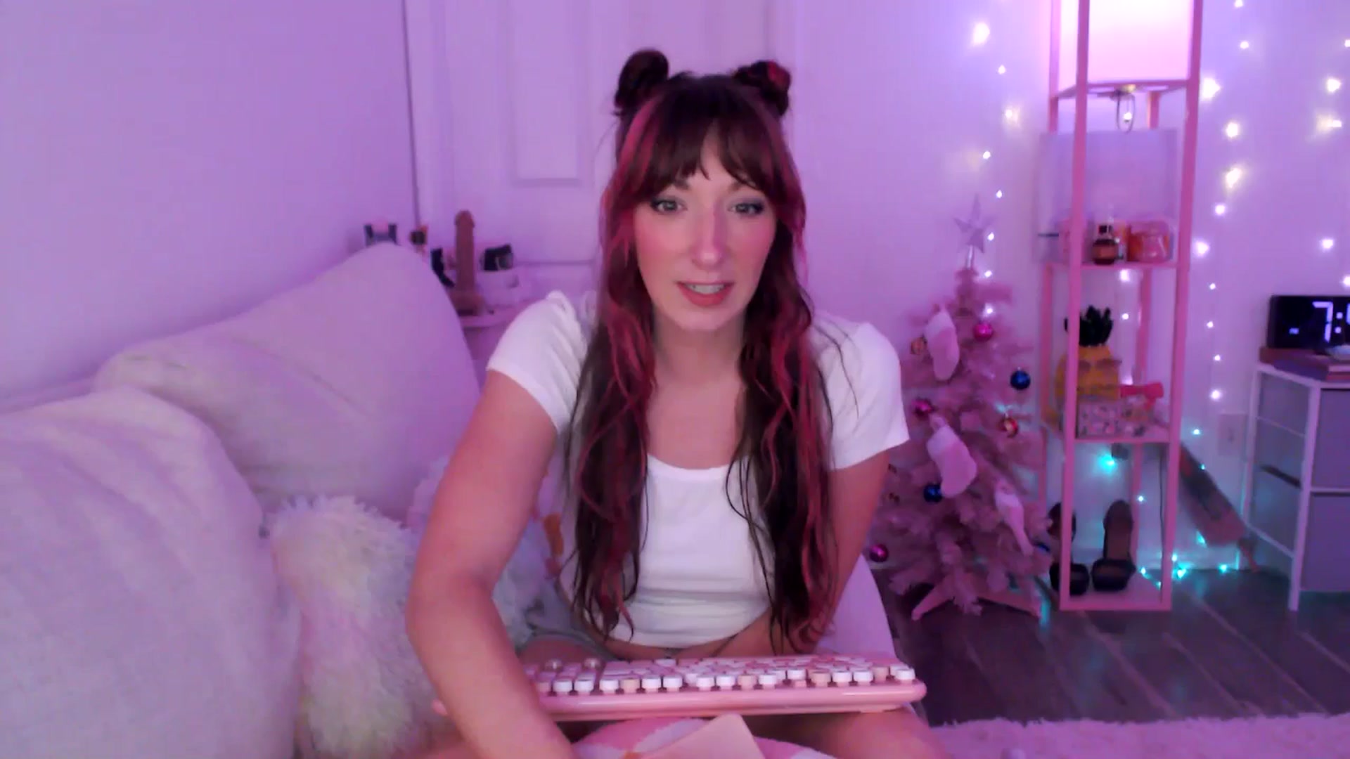 Gallery image thumbnail from AnnaFaux's myfreecams stream on, 03/14/2025, 23:49 image 14 of 20