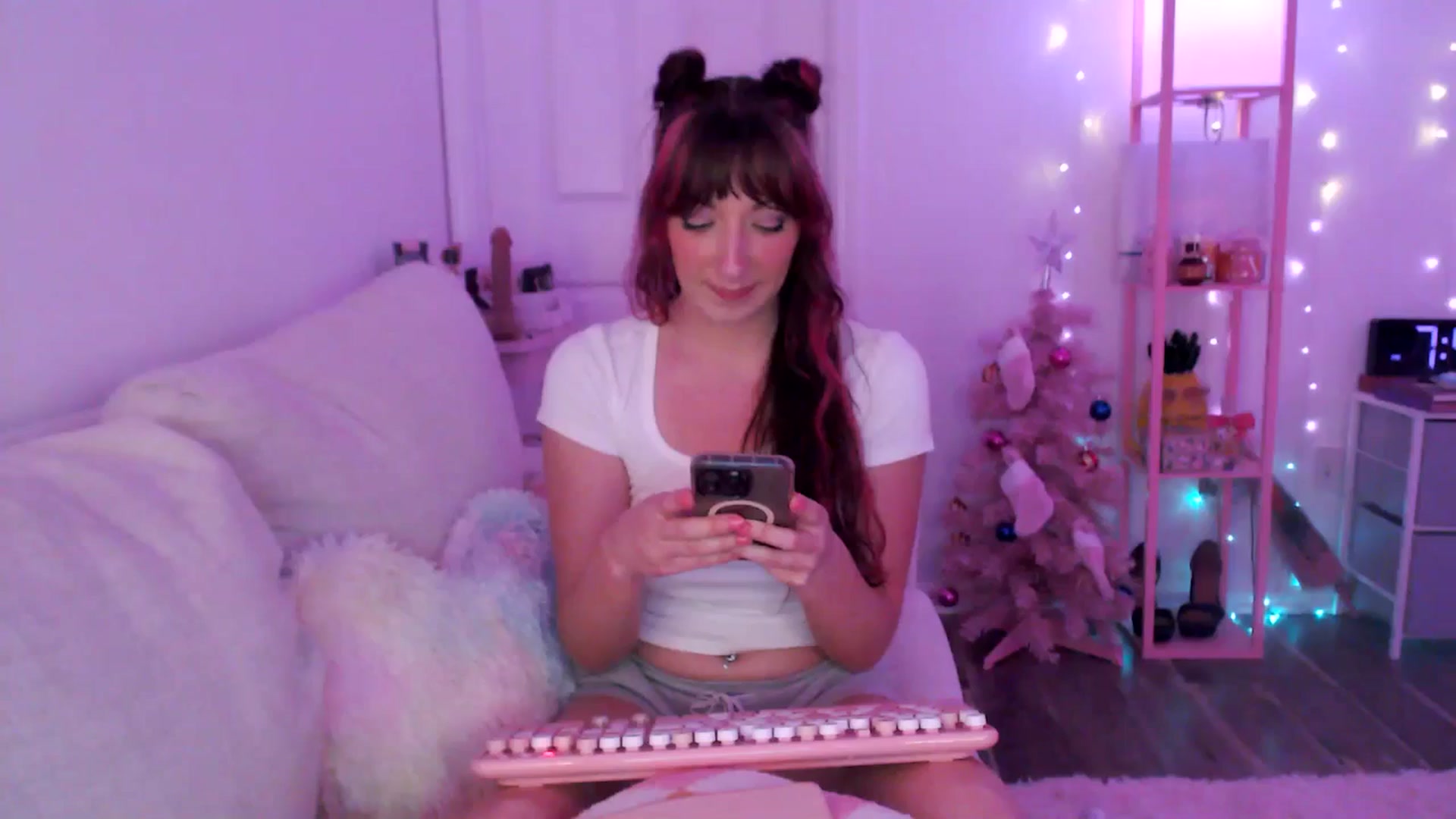 Gallery image thumbnail from AnnaFaux's myfreecams stream on, 03/14/2025, 23:49 image 15 of 20