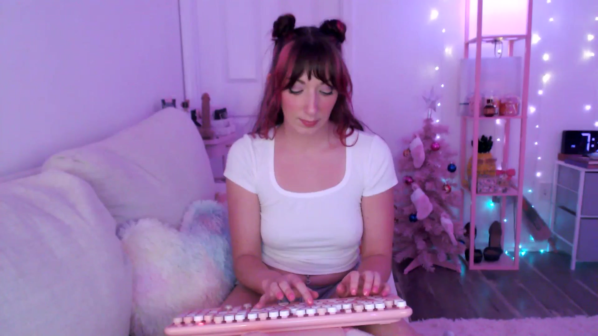 Gallery image thumbnail from AnnaFaux's myfreecams stream on, 03/14/2025, 23:49 image 4 of 20
