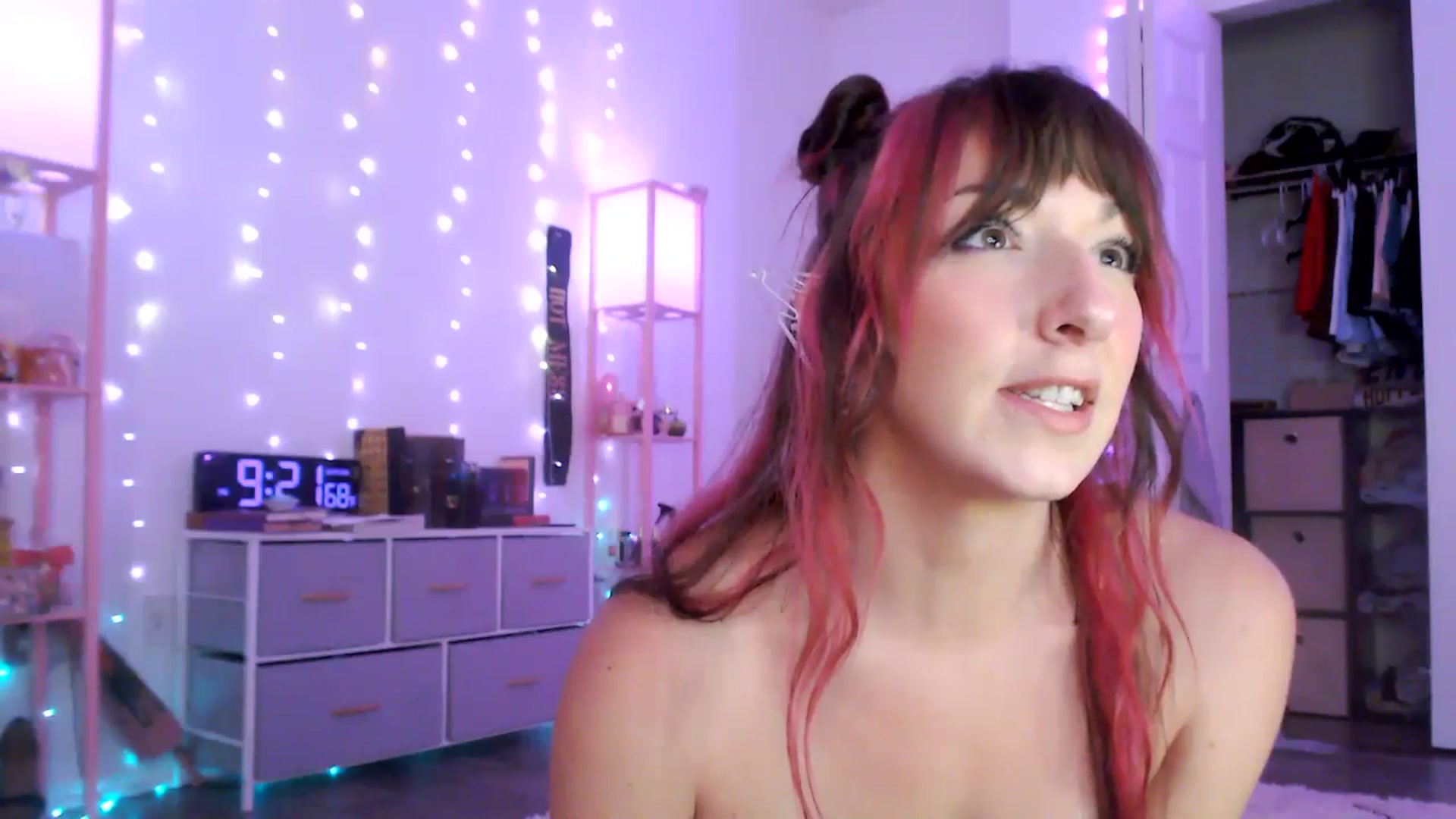 Gallery image thumbnail from AnnaFaux's myfreecams stream on, 03/15/2025, 02:06 image 6 of 20