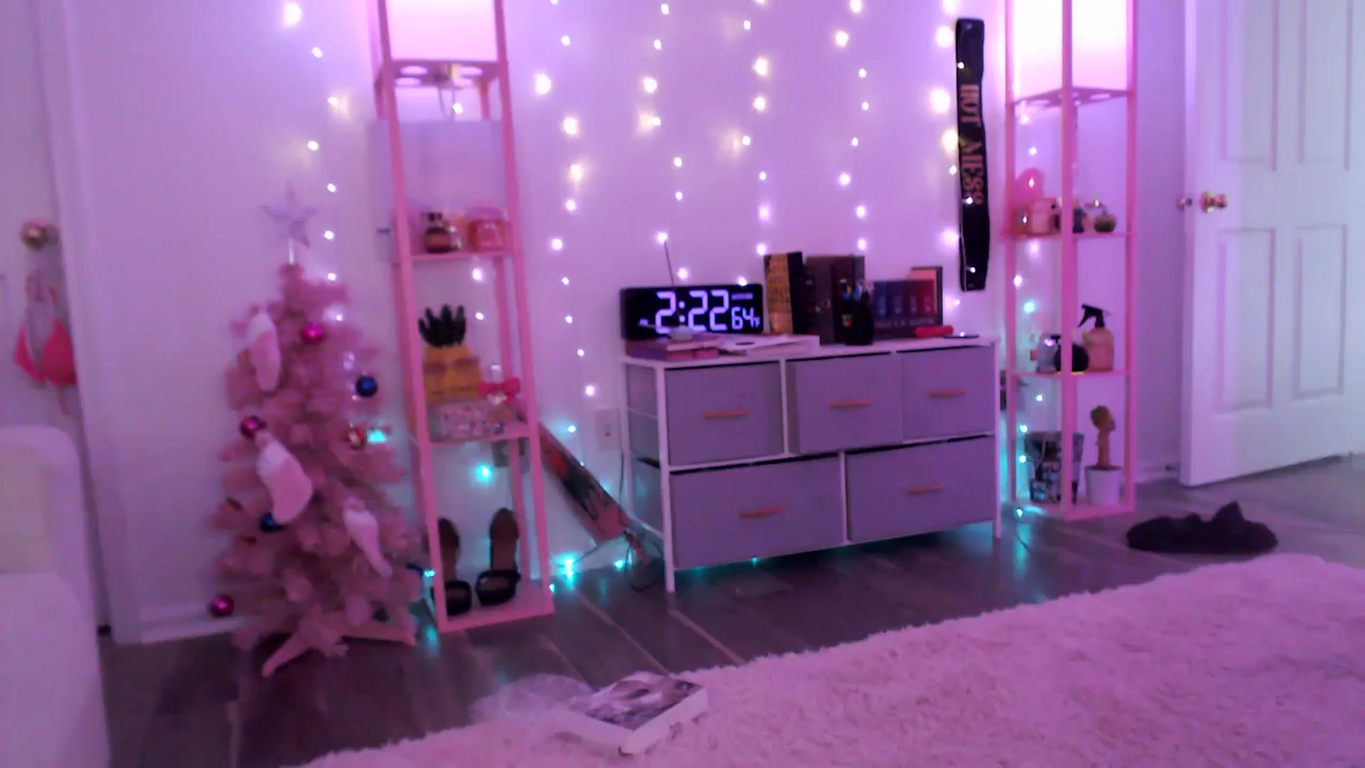 Gallery image thumbnail from AnnaFaux's myfreecams stream on, 03/16/2025, 19:44 image 6 of 20