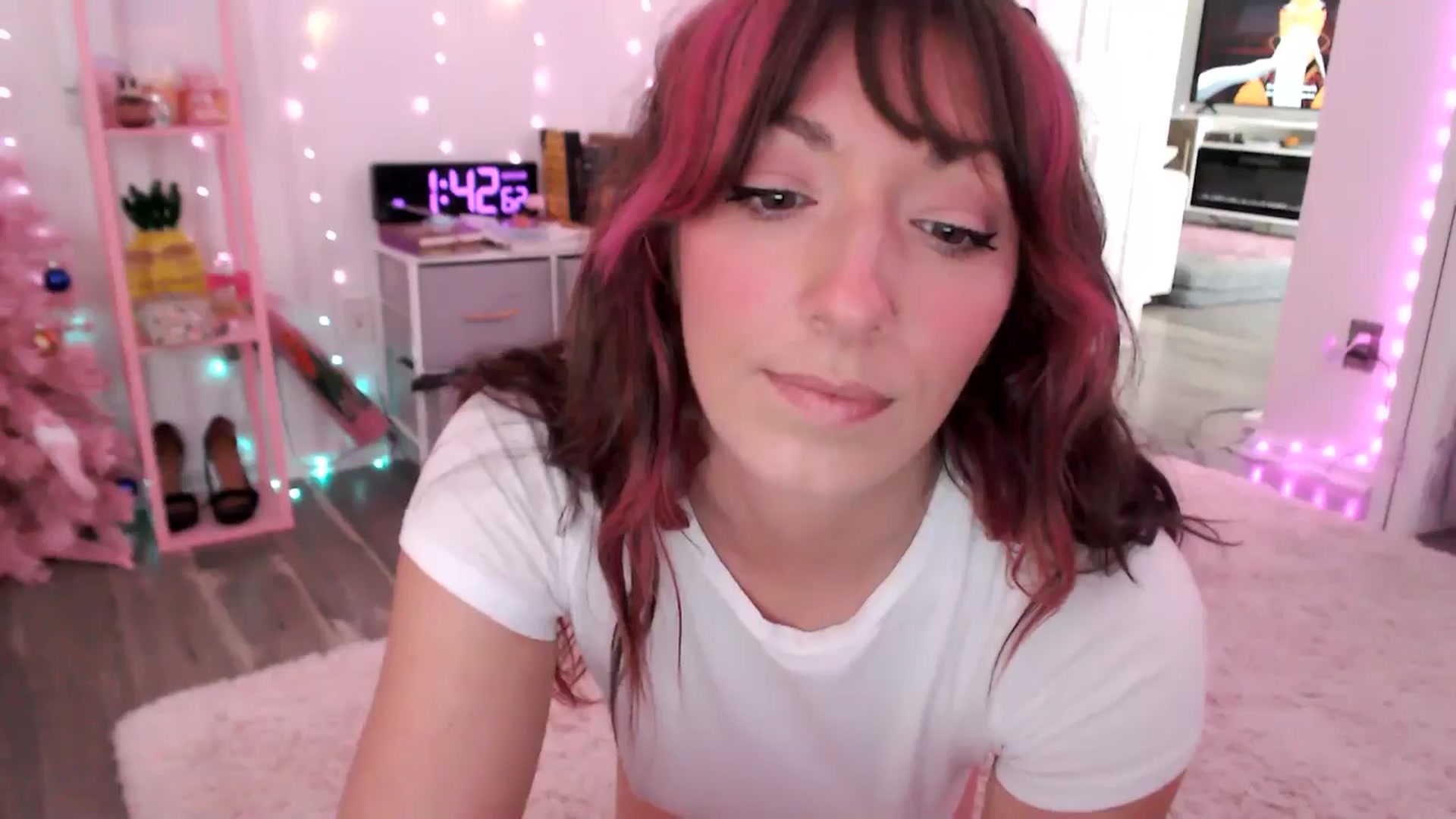 Gallery image thumbnail from AnnaFaux's myfreecams stream on, 03/22/2025, 18:21 image 12 of 20