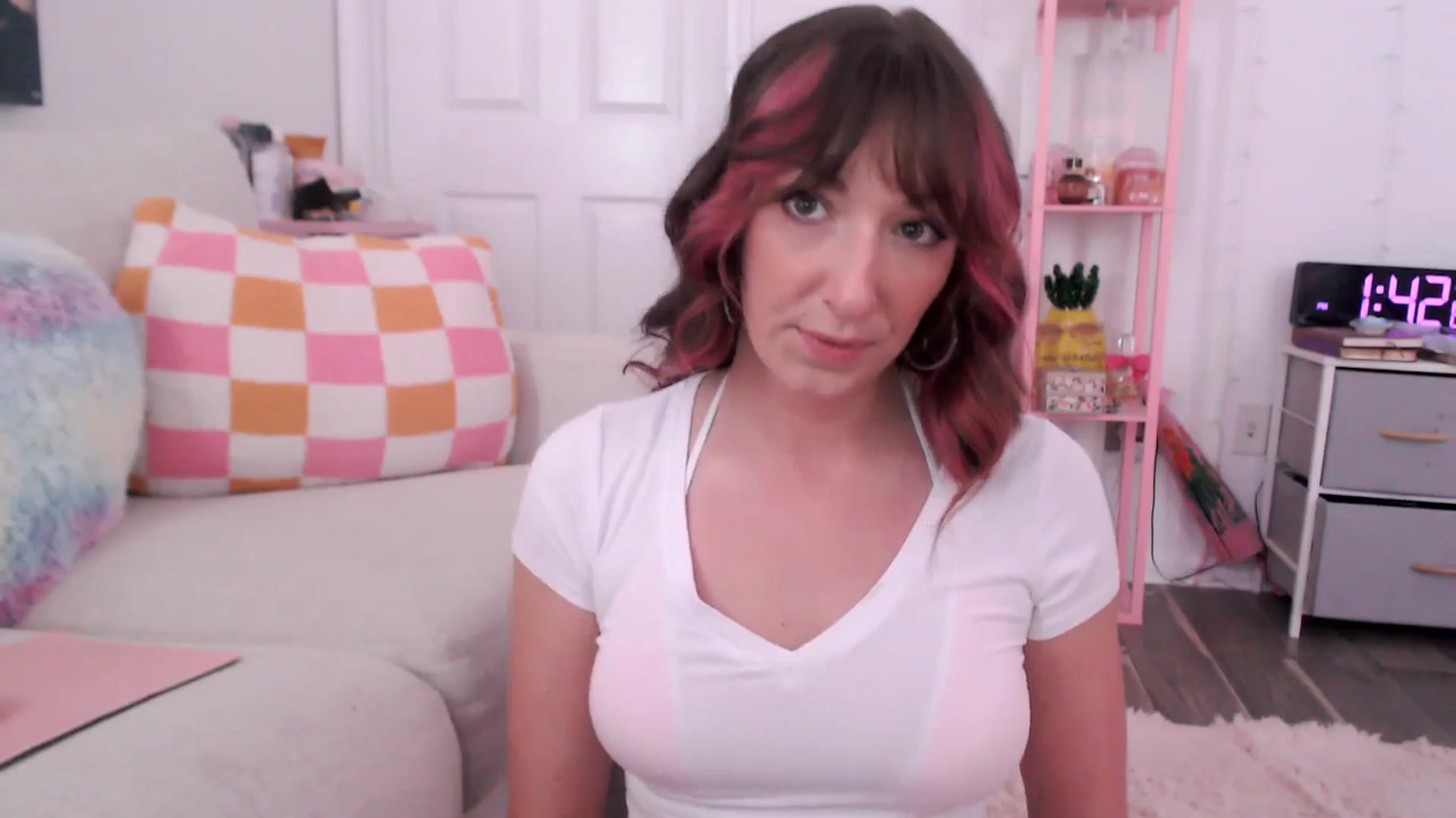 Gallery image thumbnail from AnnaFaux's myfreecams stream on, 03/23/2025, 18:12 image 14 of 20