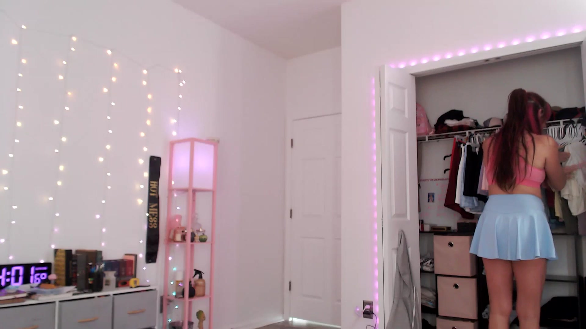 Gallery image thumbnail from AnnaFaux's myfreecams stream on, 03/28/2025, 20:19 image 11 of 20