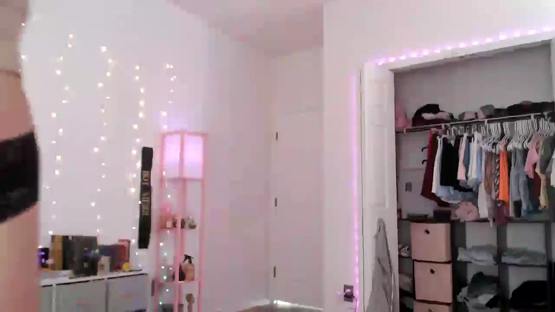 Gallery image thumbnail from AnnaFaux's myfreecams stream on, 03/28/2025, 20:19 image 6 of 20
