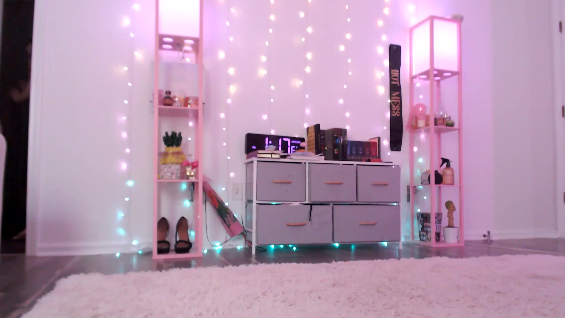 Gallery image thumbnail from AnnaFaux's myfreecams stream on, 03/30/2025, 17:26 image 13 of 20