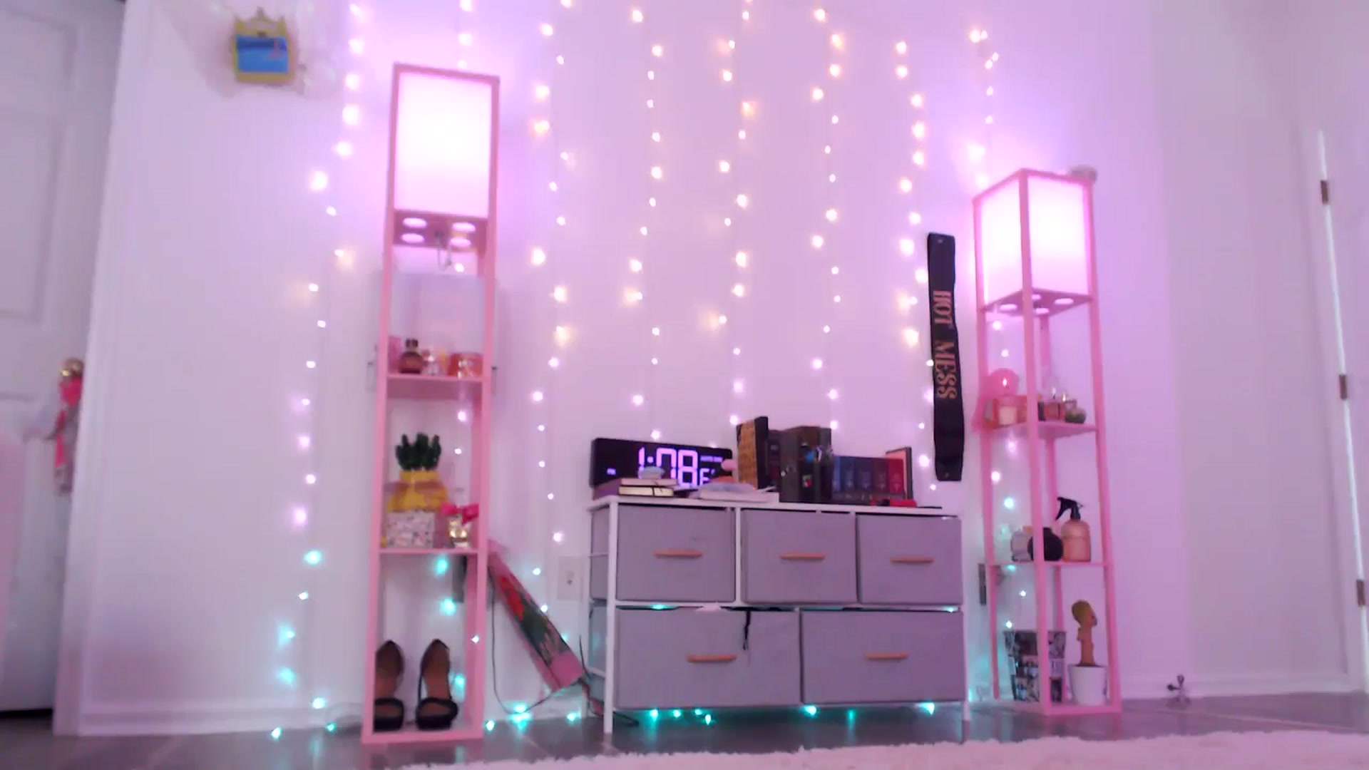 Gallery image thumbnail from AnnaFaux's myfreecams stream on, 03/30/2025, 17:26 image 4 of 20