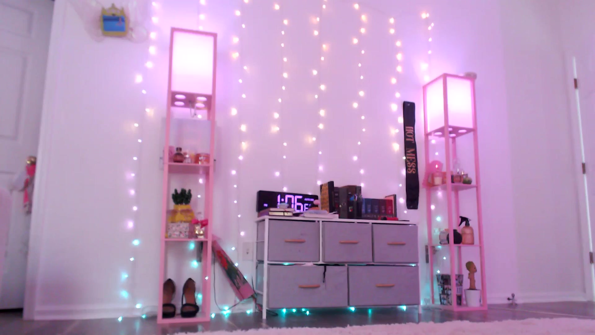 Gallery image thumbnail from AnnaFaux's myfreecams stream on, 03/30/2025, 17:26 image 1 of 20