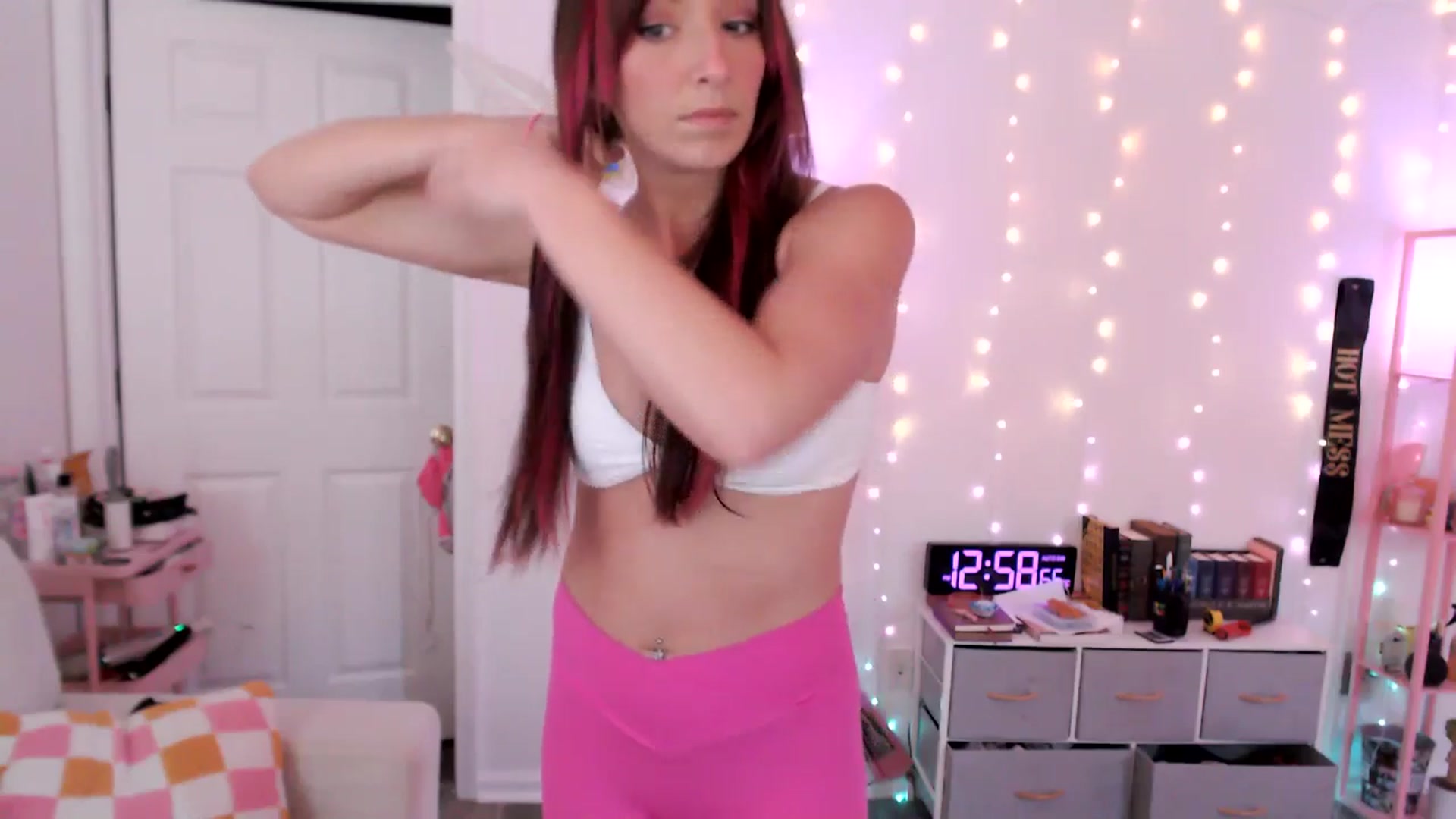 Gallery image thumbnail from AnnaFaux's myfreecams stream on, 04/11/2025, 17:27 image 16 of 20