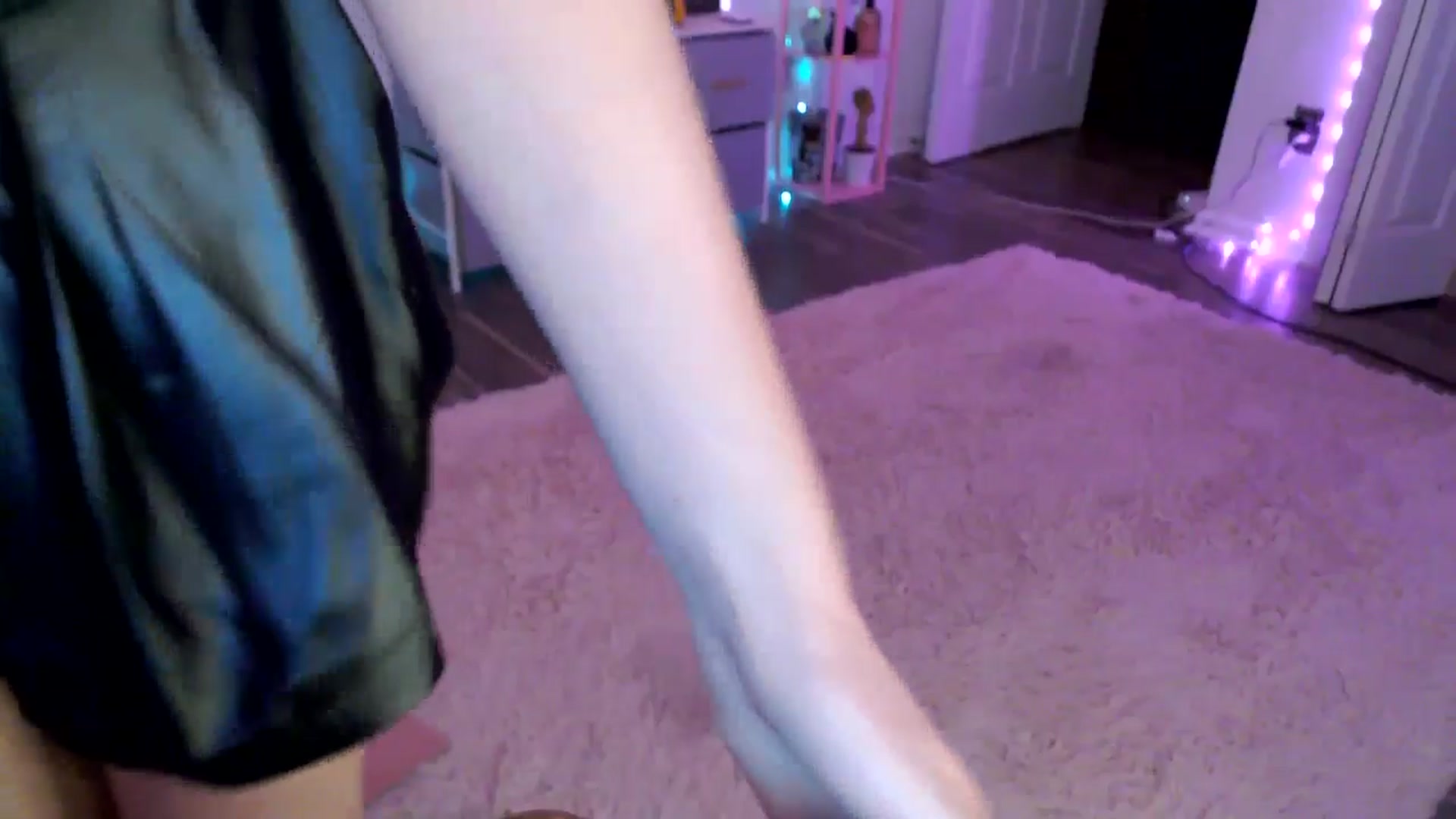 Gallery image thumbnail from AnnaFaux's myfreecams stream on, 04/17/2025, 24:25 image 7 of 20