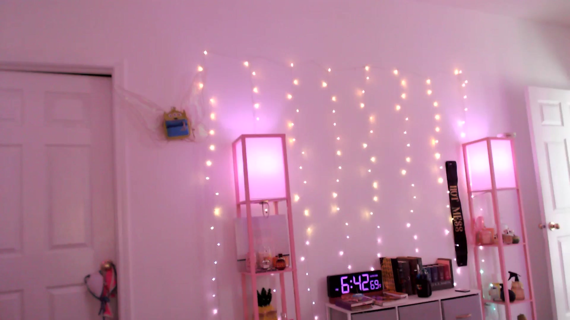 Gallery image thumbnail from AnnaFaux's myfreecams stream on, 04/19/2025, 24:04 image 7 of 20