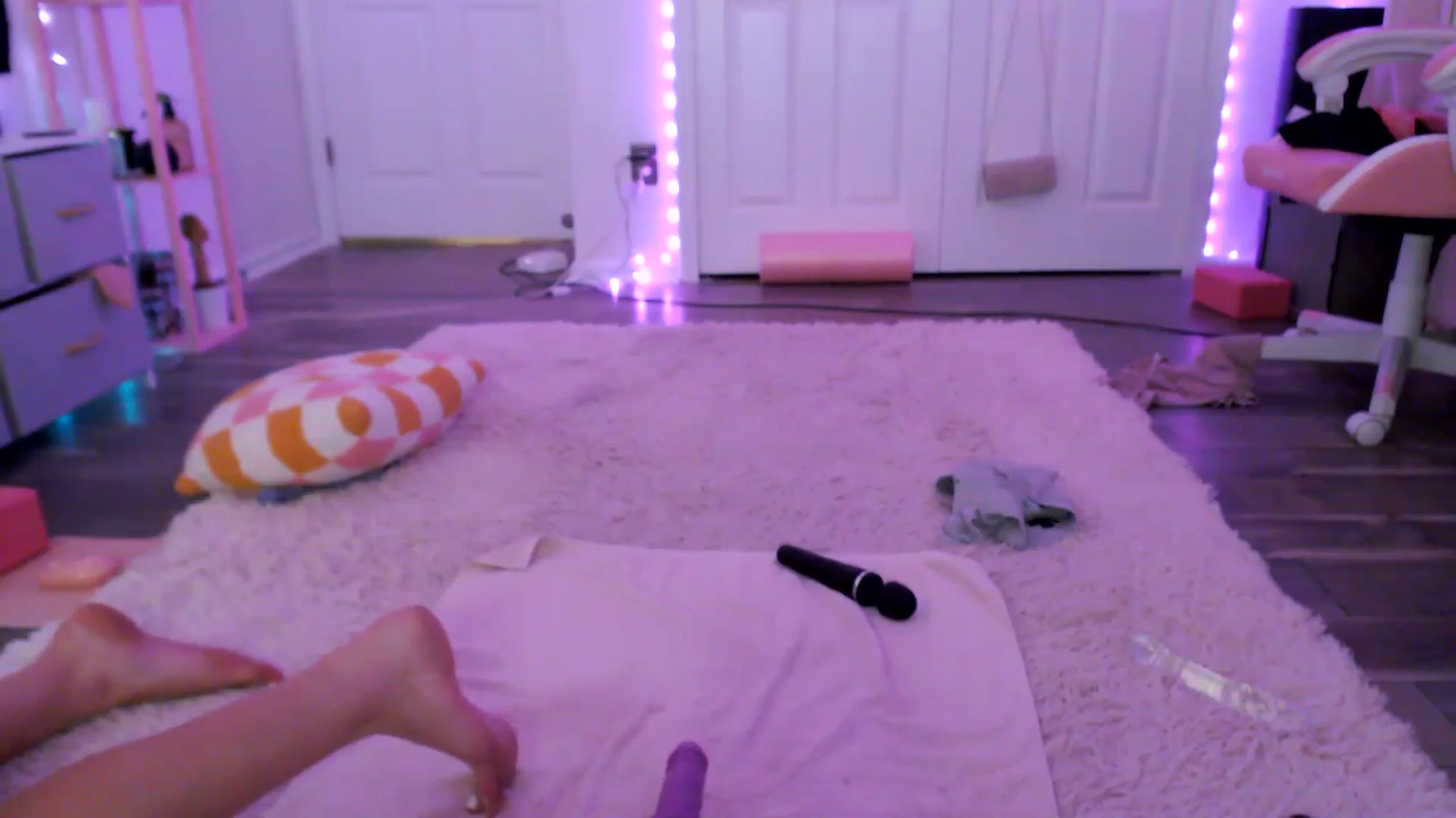 Gallery image thumbnail from AnnaFaux's myfreecams stream on, 04/19/2025, 02:34 image 13 of 20