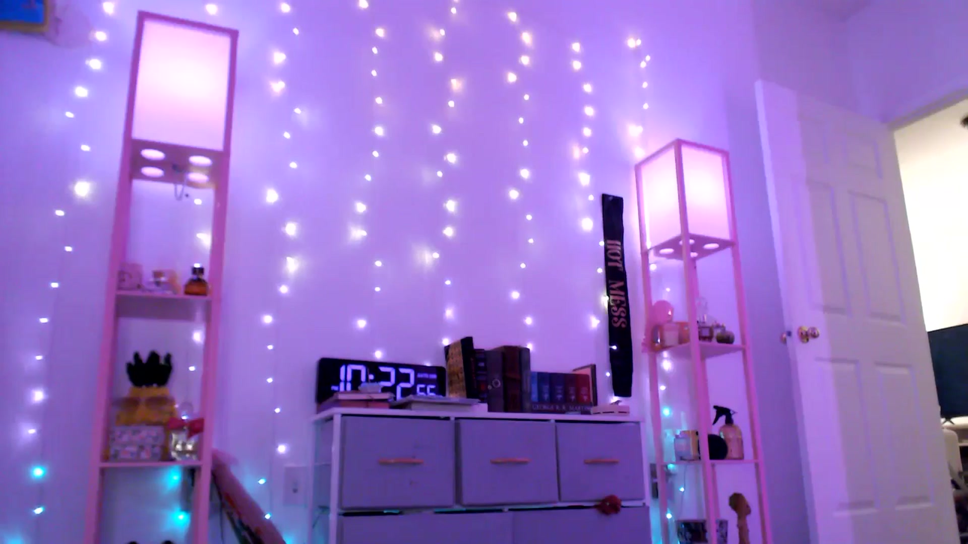 Gallery image thumbnail from AnnaFaux's myfreecams stream on, 05/03/2025, 02:41 image 17 of 20