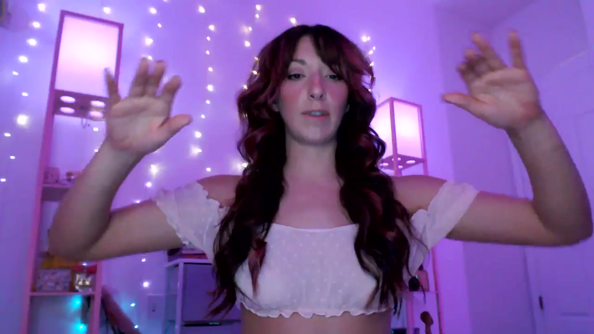Gallery image thumbnail from AnnaFaux's myfreecams stream on, 05/03/2025, 02:41 image 15 of 20