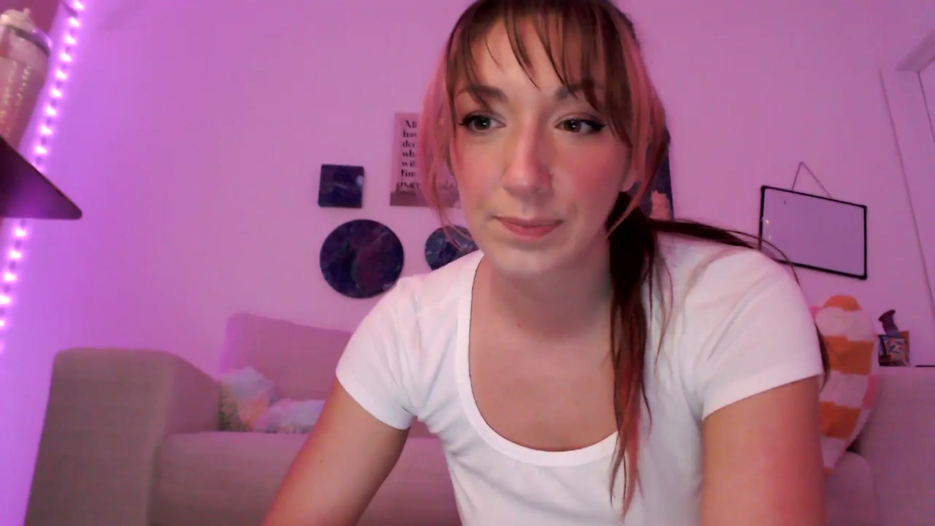 Gallery image thumbnail from AnnaFaux's myfreecams stream on, 05/10/2025, 01:48 image 17 of 20