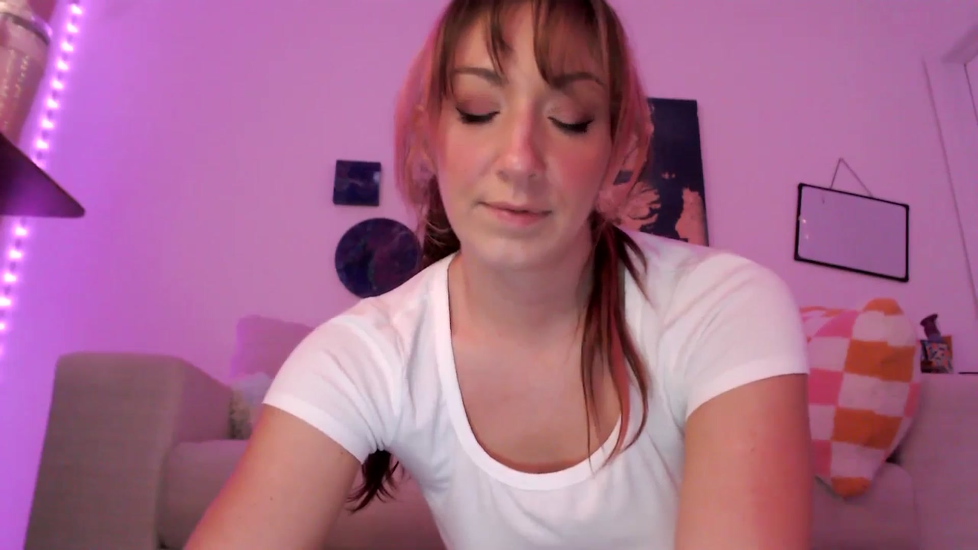 Gallery image thumbnail from AnnaFaux's myfreecams stream on, 05/10/2025, 01:48 image 18 of 20